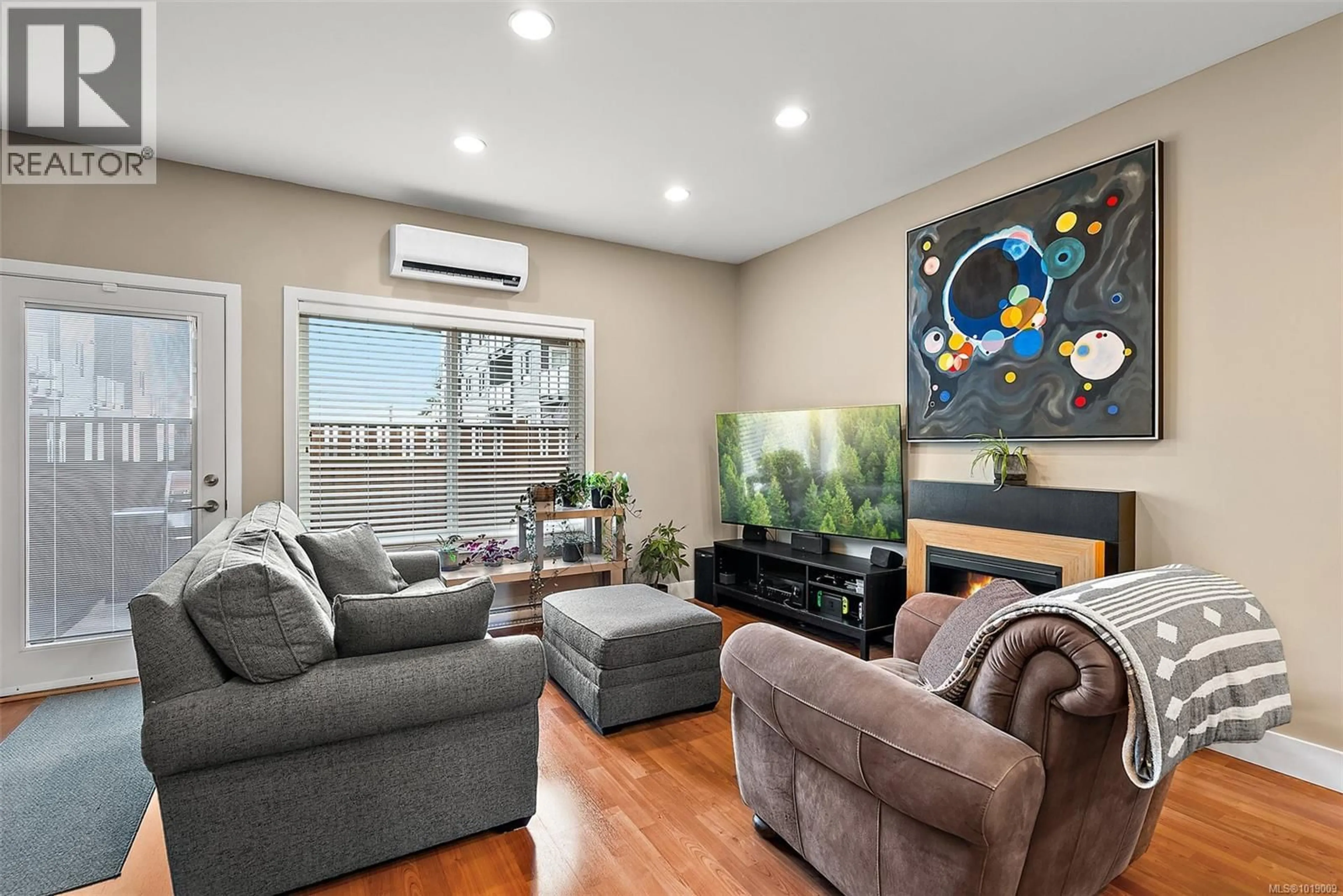 Living room with furniture, unknown for 6 - 1893 PROSSER ROAD, Central Saanich British Columbia V8M1N4