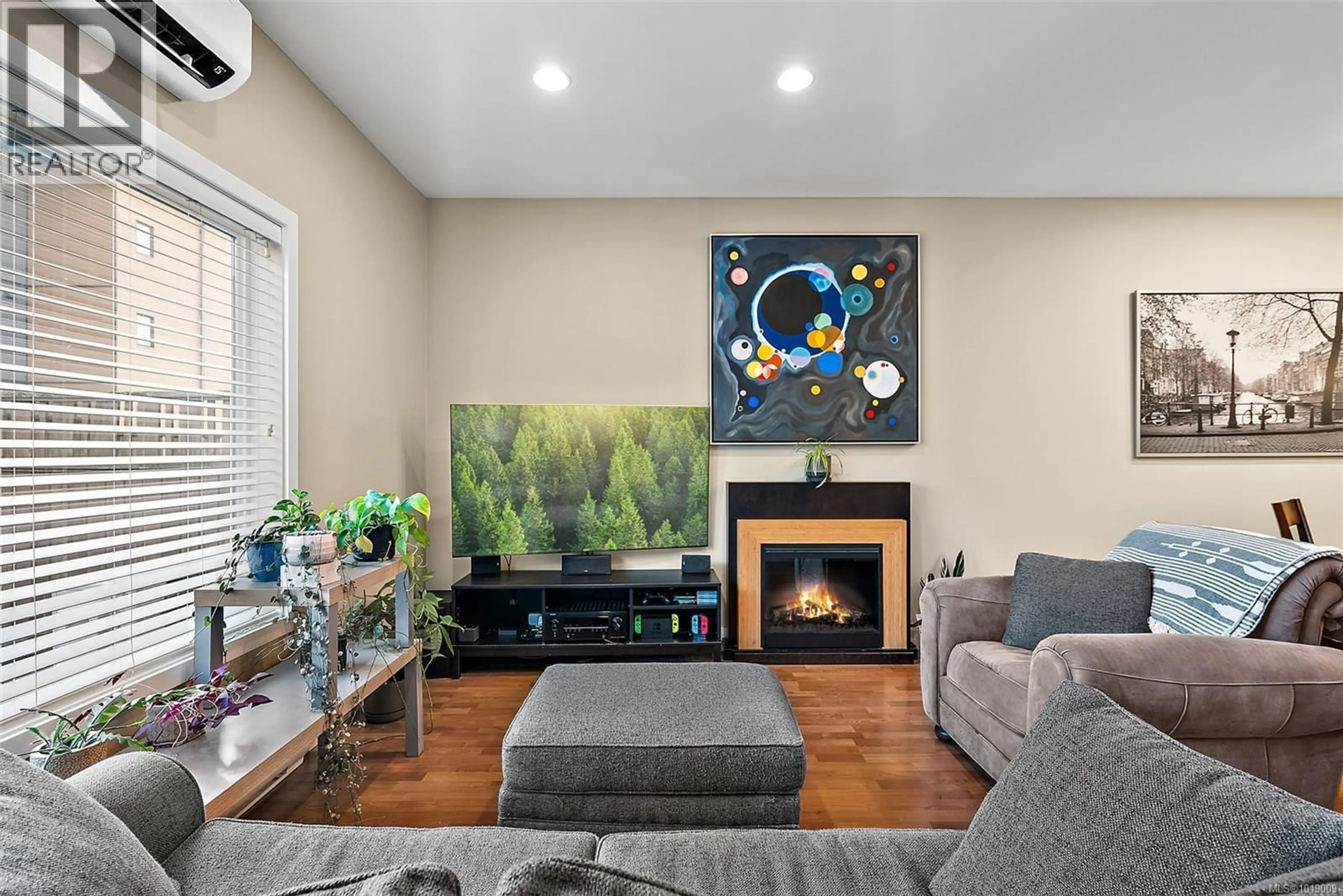 Living room with furniture, unknown for 6 - 1893 PROSSER ROAD, Central Saanich British Columbia V8M1N4