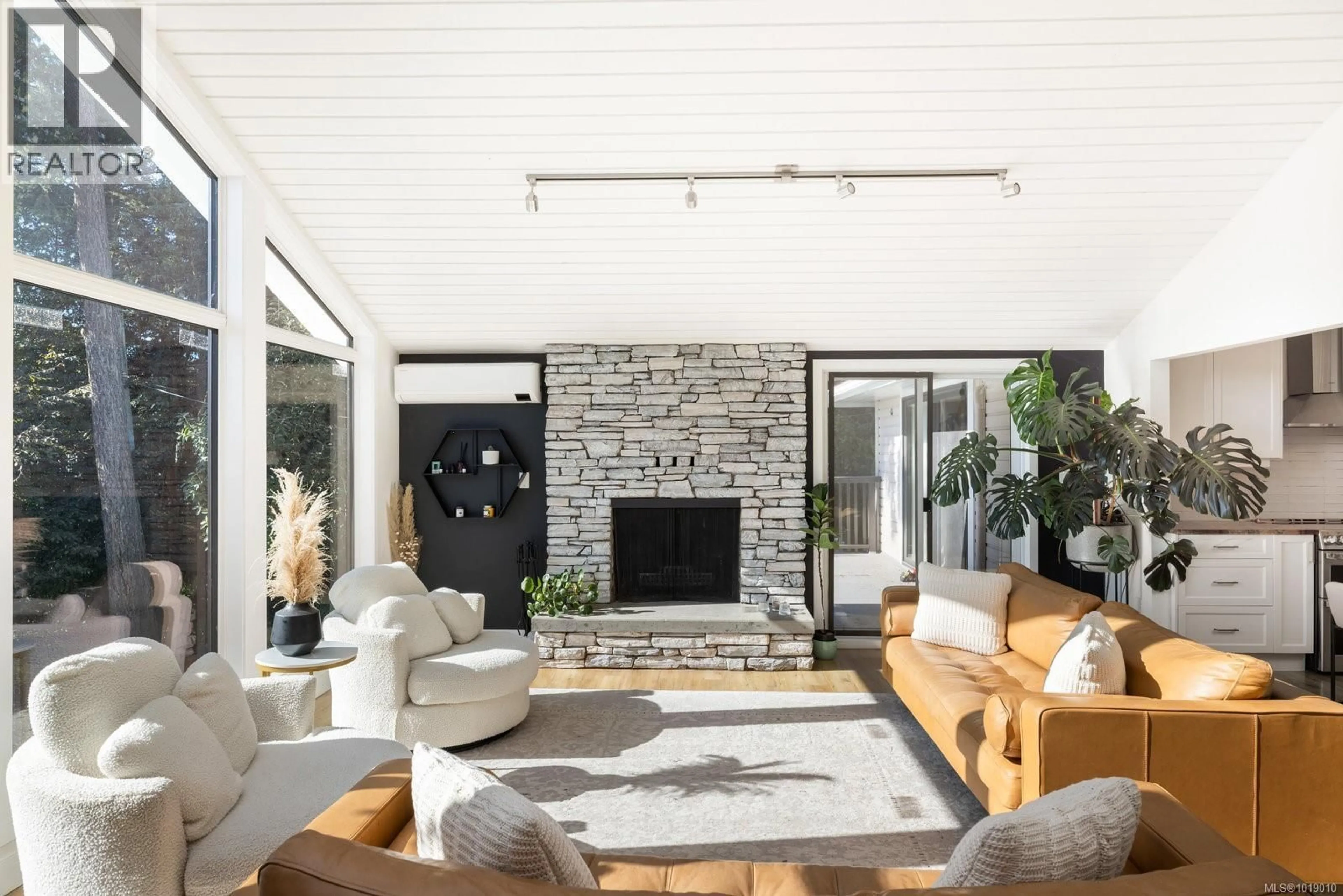 Living room with furniture, unknown for 11321 CHALET ROAD, North Saanich British Columbia V8L5M1