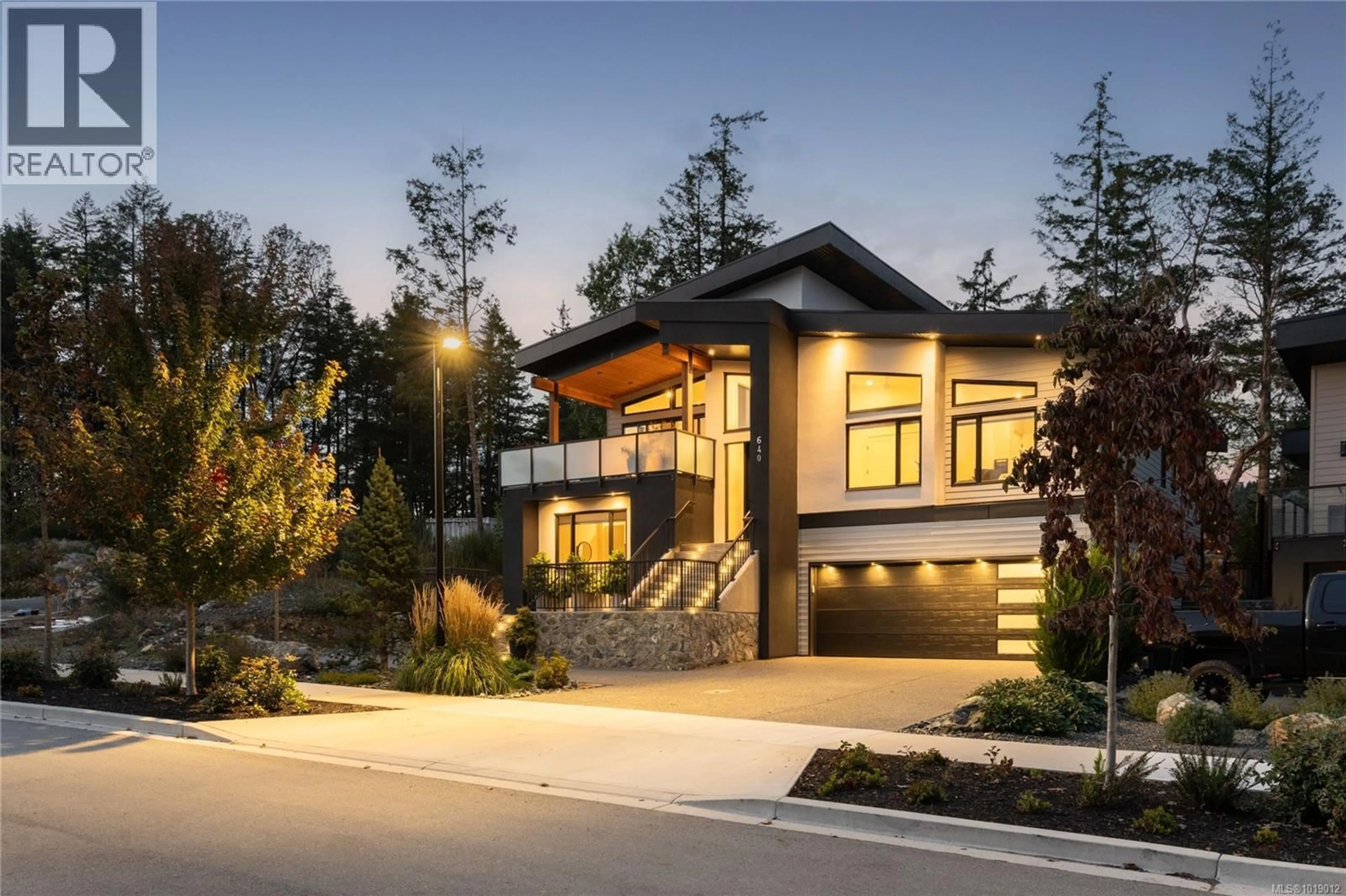 Home with brick exterior material, street for 640 MEDALIST AVENUE, Colwood British Columbia V9C0C3