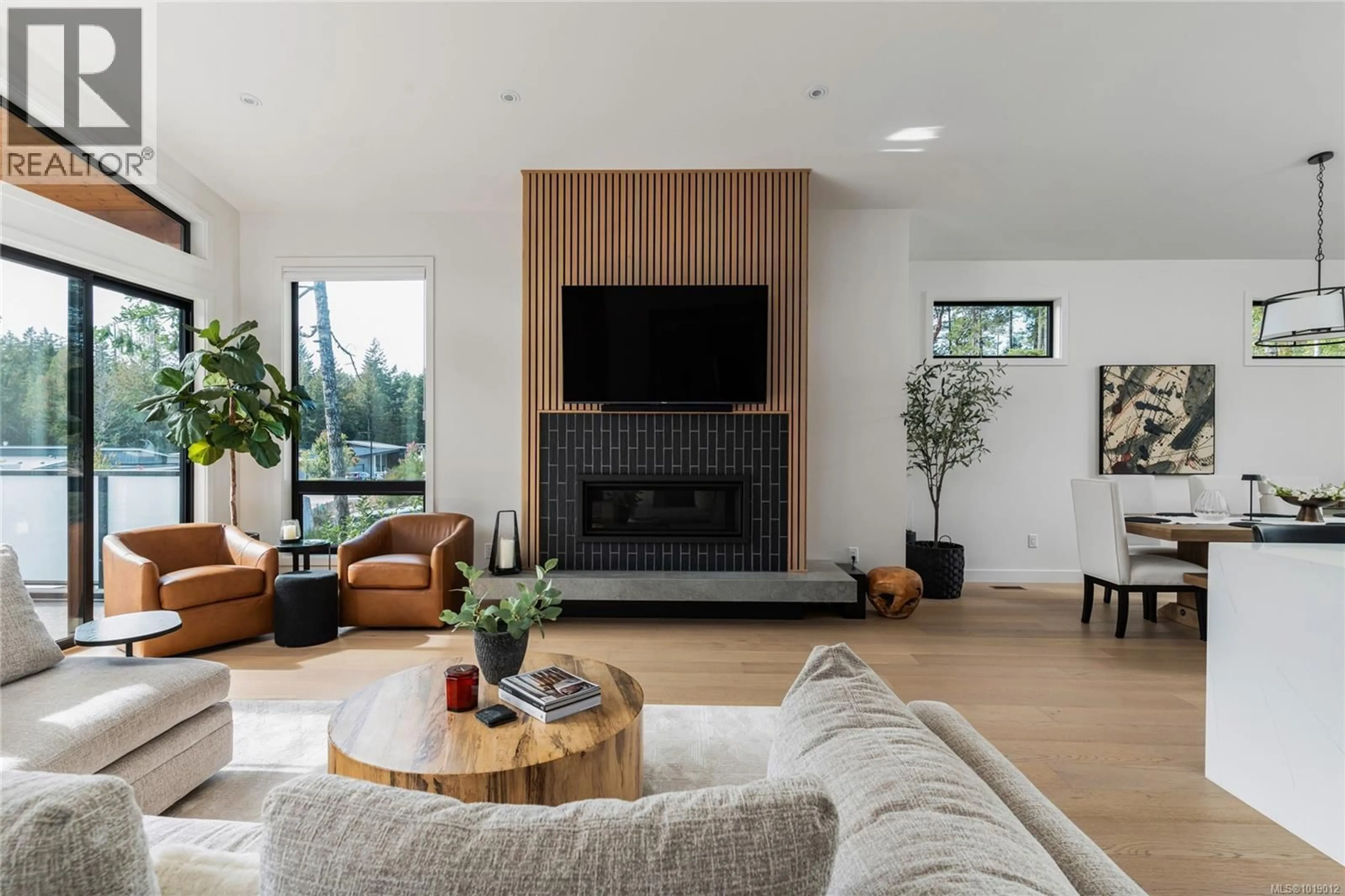 Living room with furniture, unknown for 640 MEDALIST AVENUE, Colwood British Columbia V9C0C3