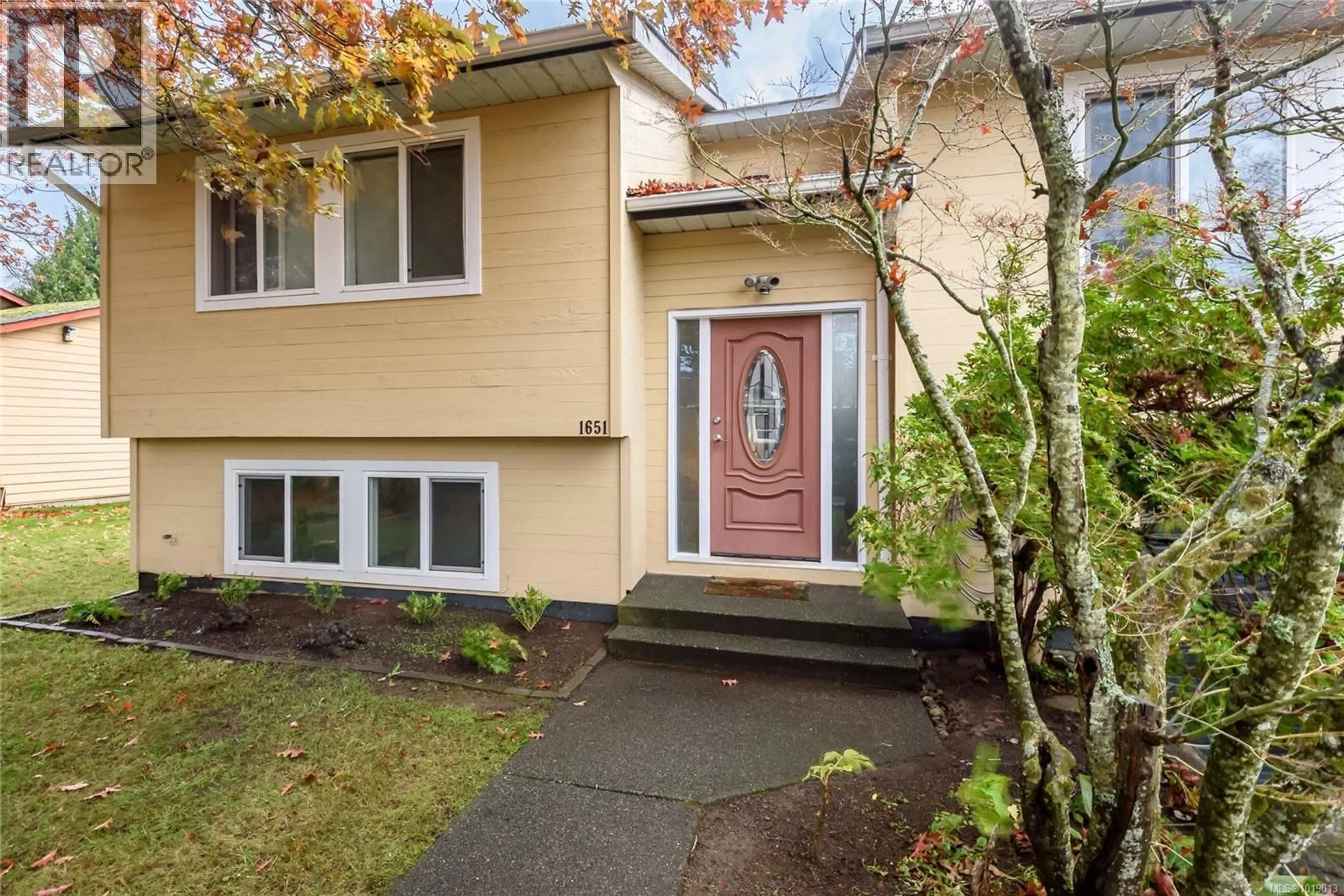 Unknown for 1651 ASCOT AVENUE, Comox British Columbia V9M1A8