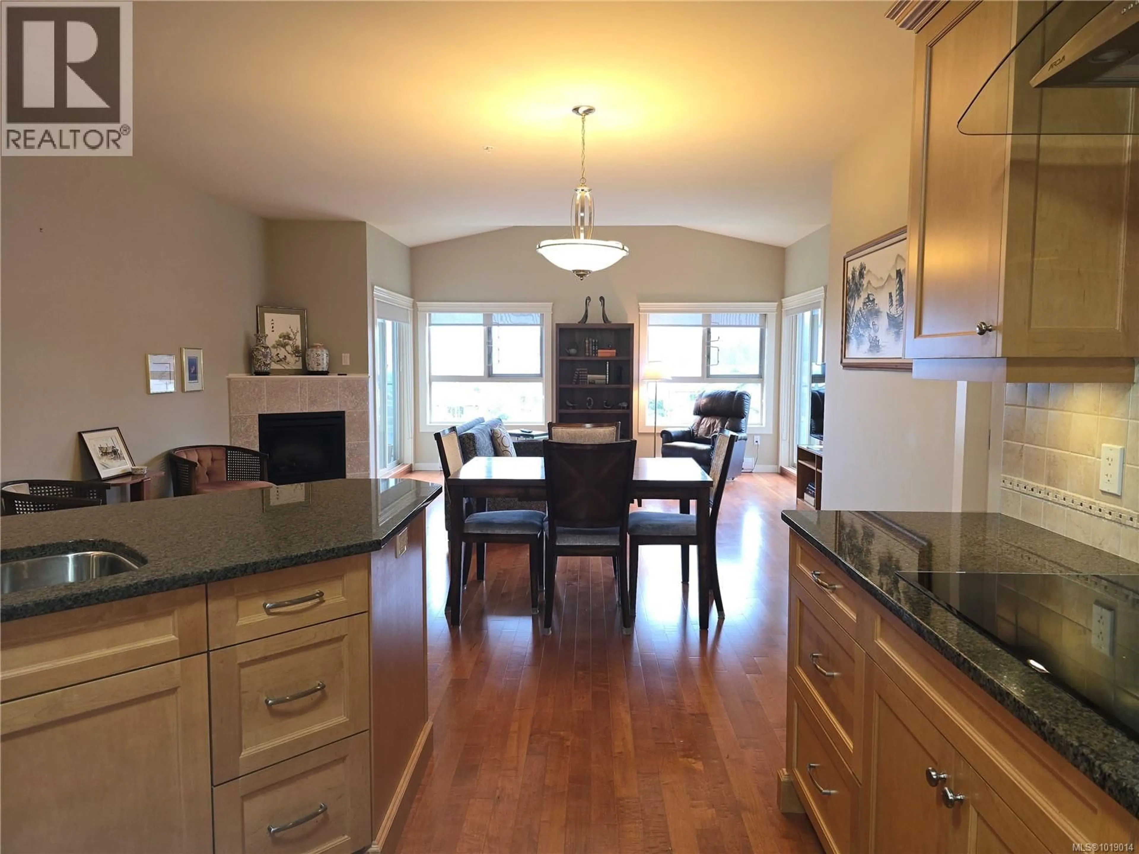 Open concept kitchen, wood/laminate floor for 404 - 6728 DICKINSON ROAD, Nanaimo British Columbia V9V1T3