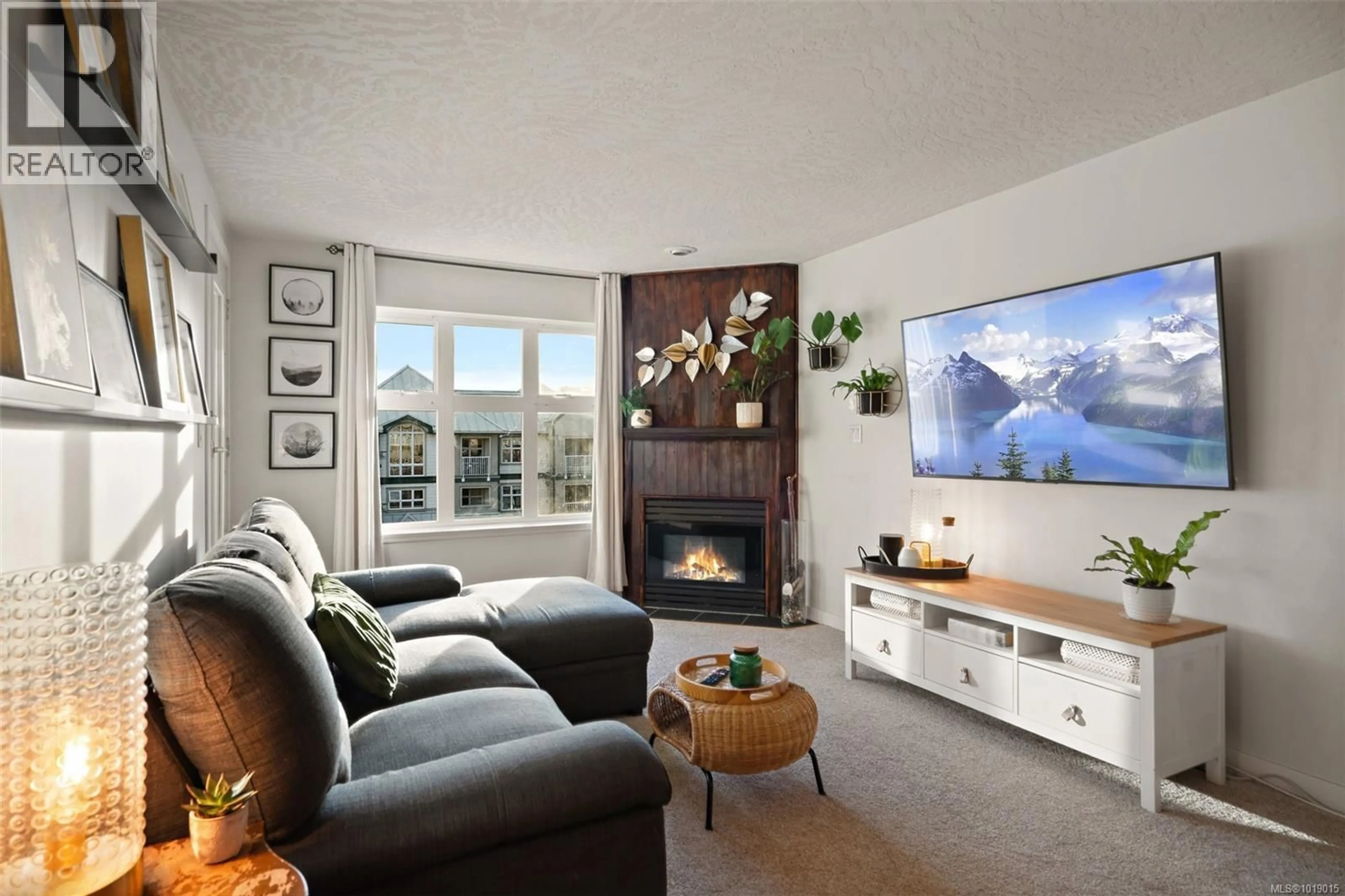 Living room with furniture, unknown for 311 - 3010 WASHINGTON AVENUE, Victoria British Columbia V9A1P7