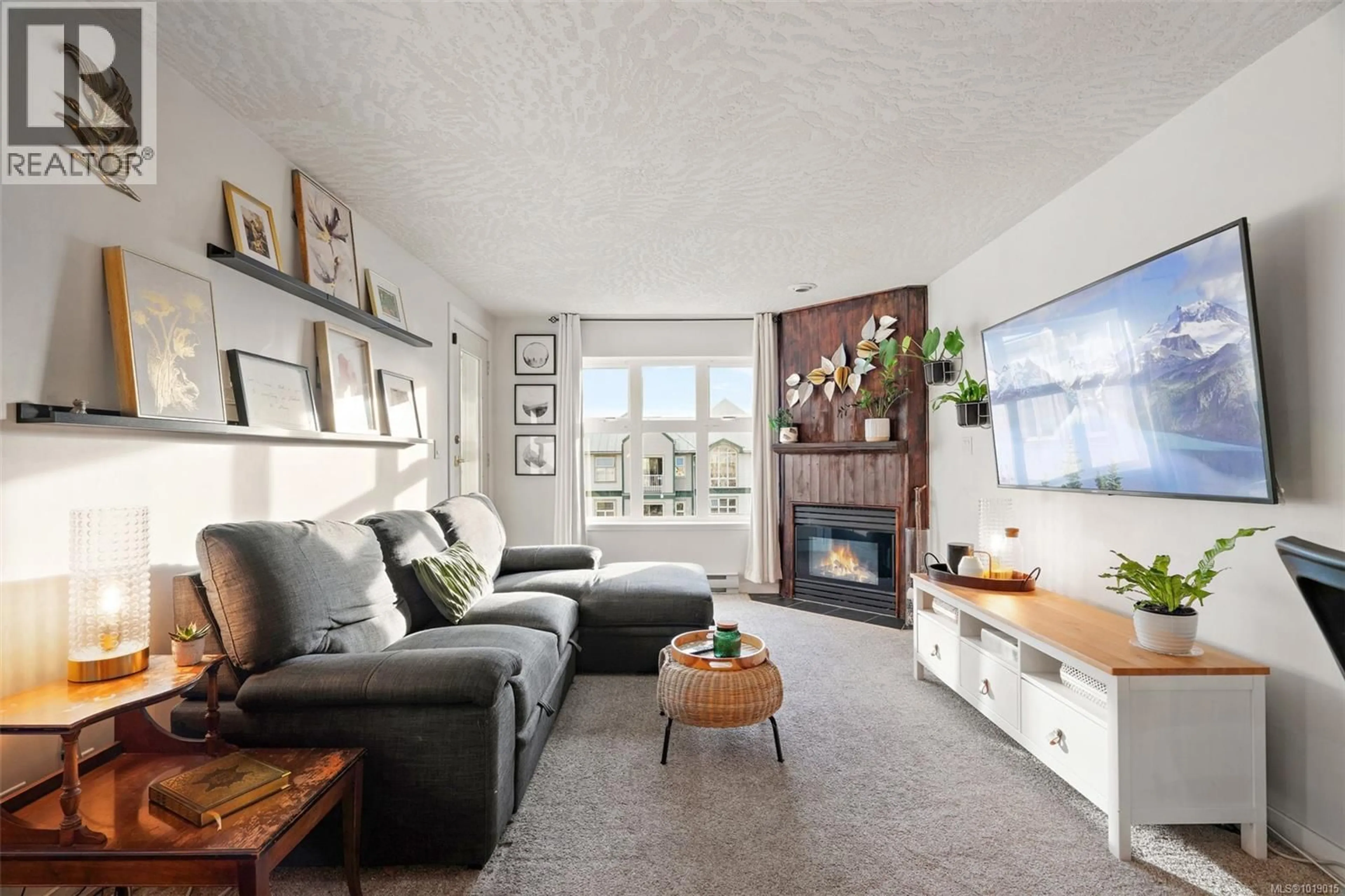 Living room with furniture, unknown for 311 - 3010 WASHINGTON AVENUE, Victoria British Columbia V9A1P7