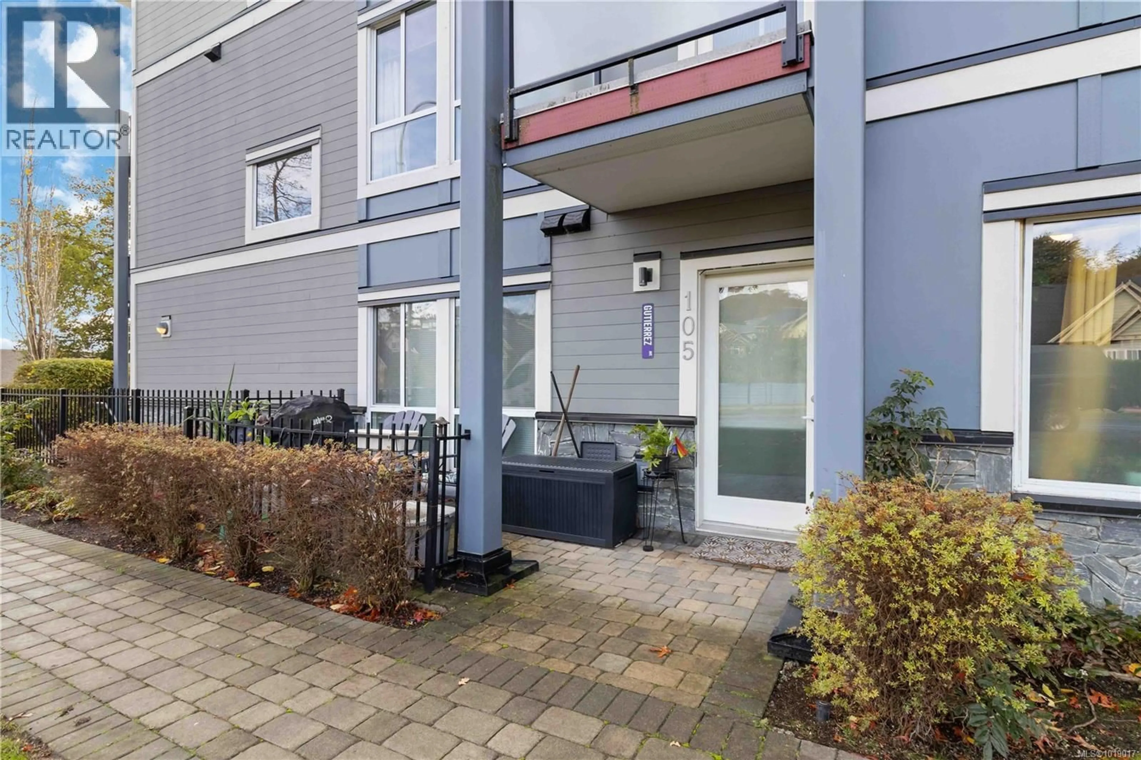 Patio, street for 105 - 4050 DOUGLAS STREET, Saanich British Columbia V8X0A5