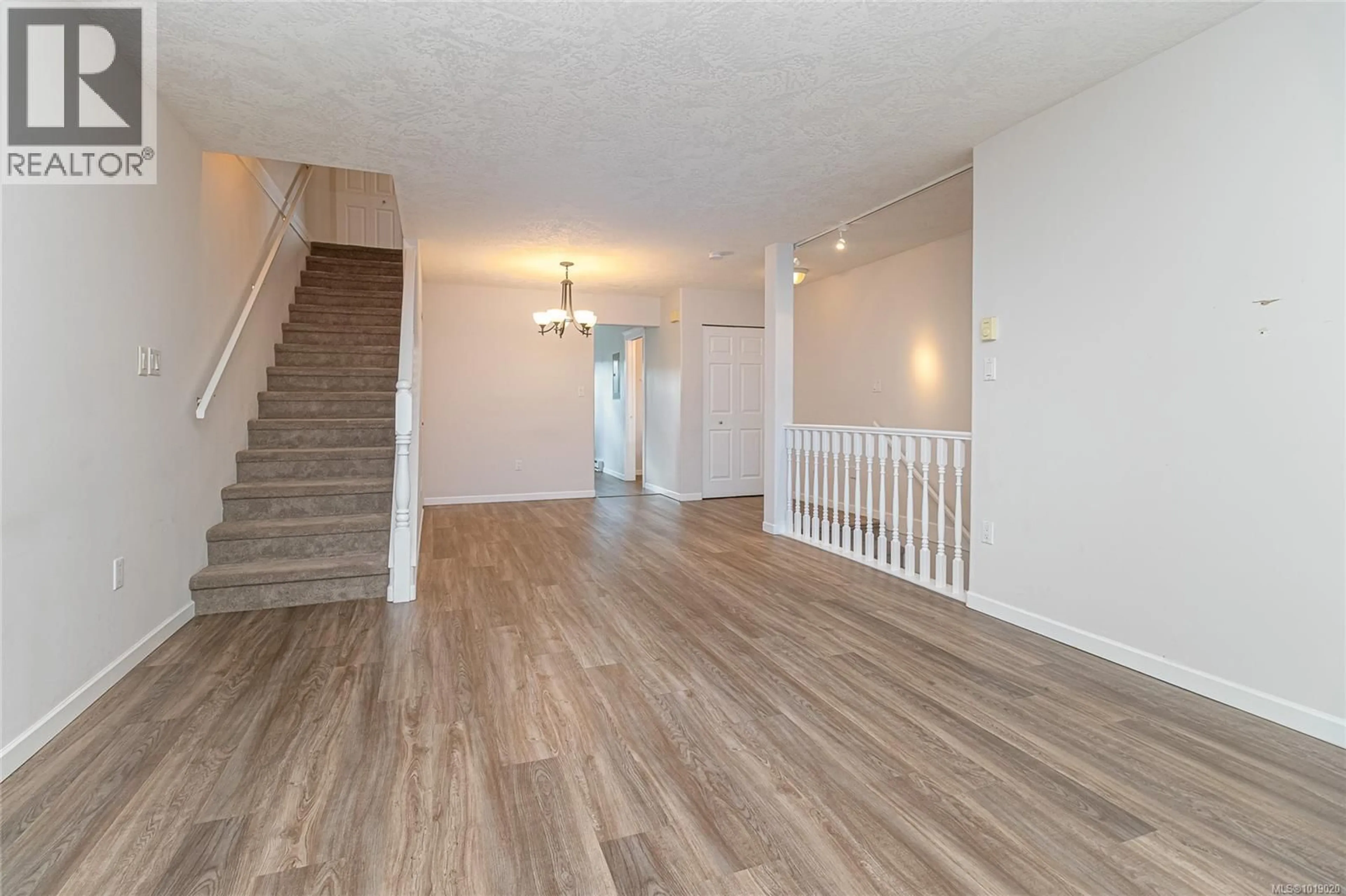 Unknown for 13 - 1043 CALEDONIA AVENUE, Victoria British Columbia V8T1E7