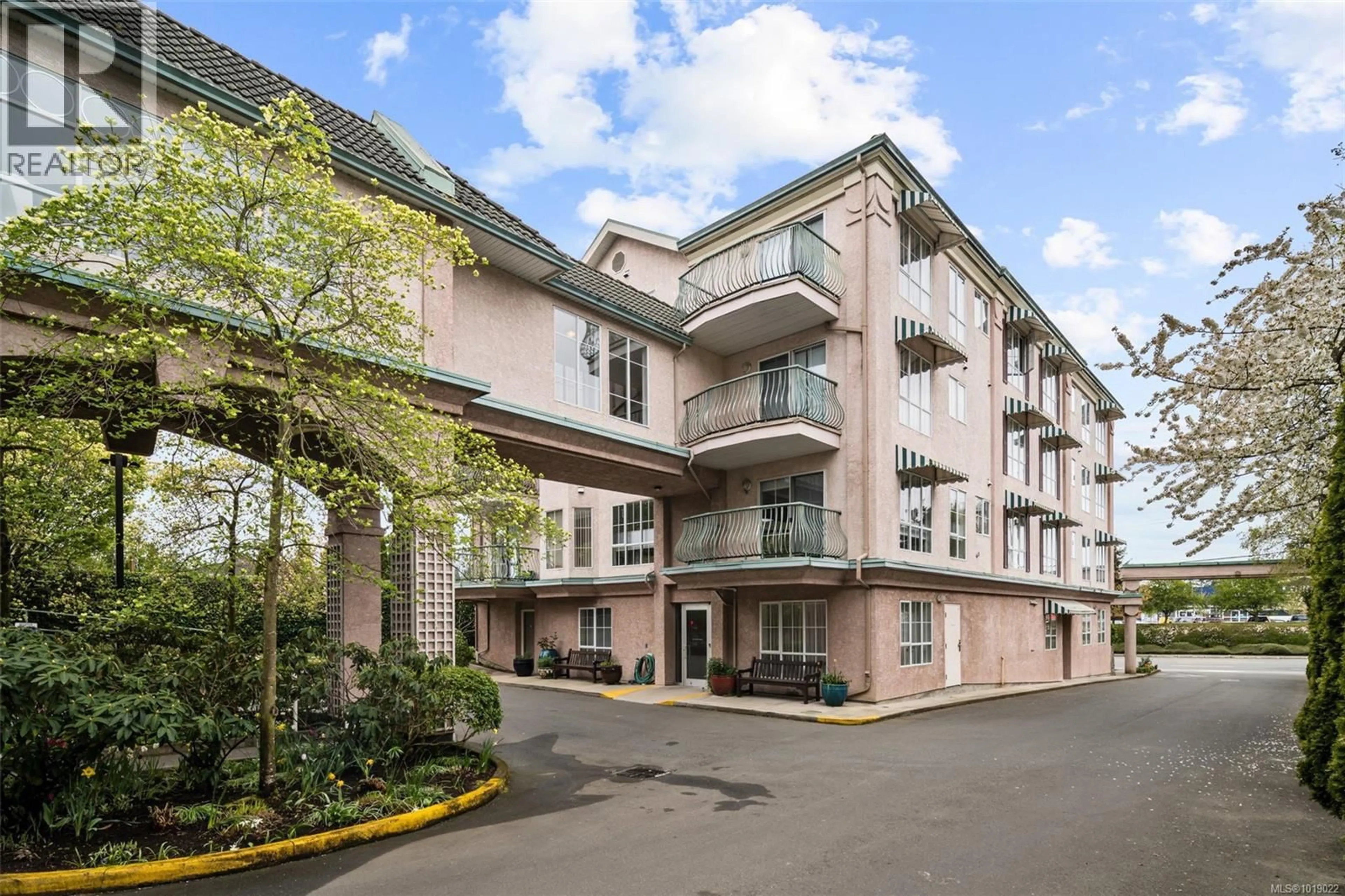 Patio, unknown for 304 - 3133 TILLICUM ROAD, Saanich British Columbia V9A2B4