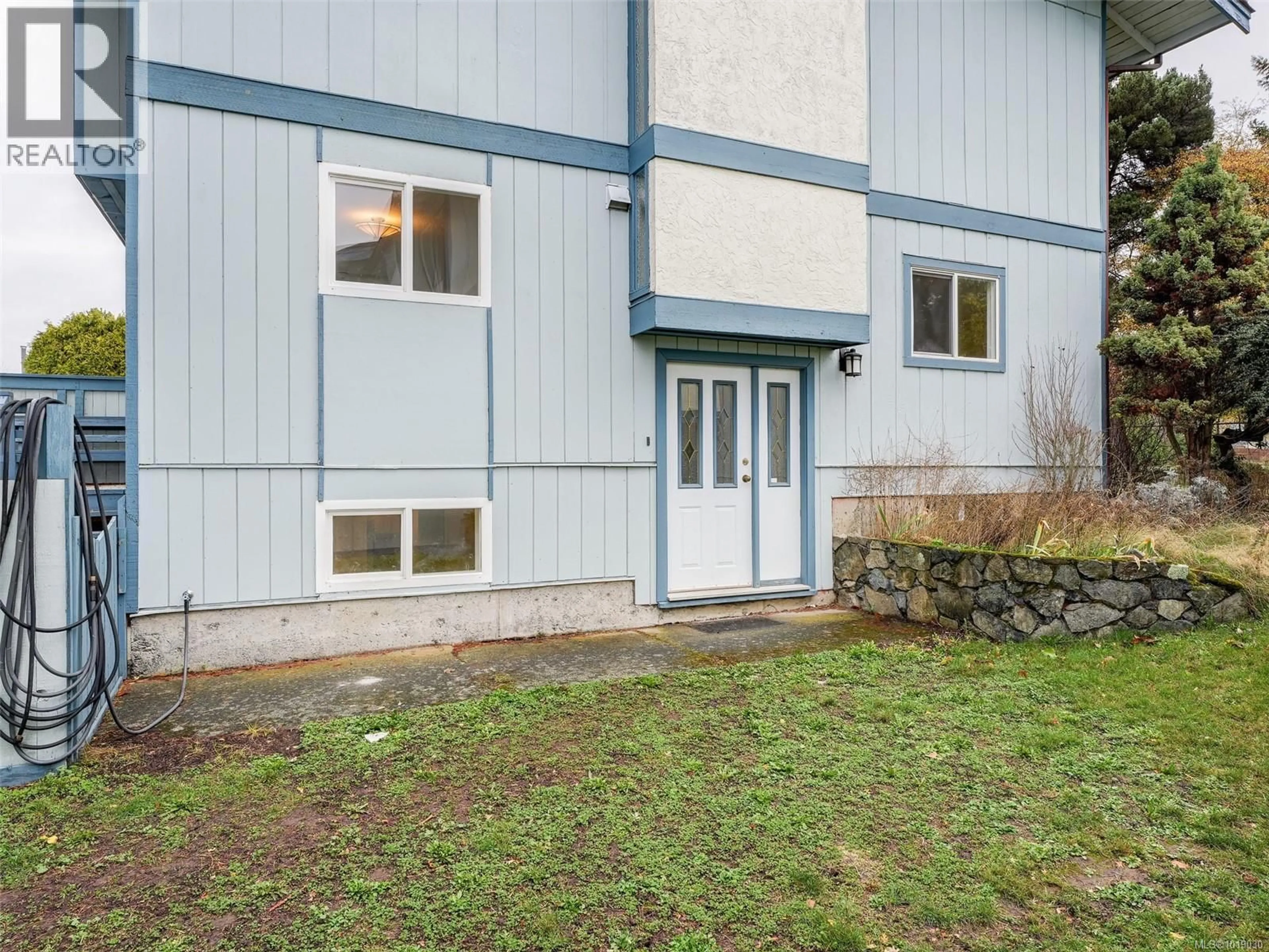 Patio, building for 45 - 3987 GORDON HEAD ROAD, Saanich British Columbia V8N3X5