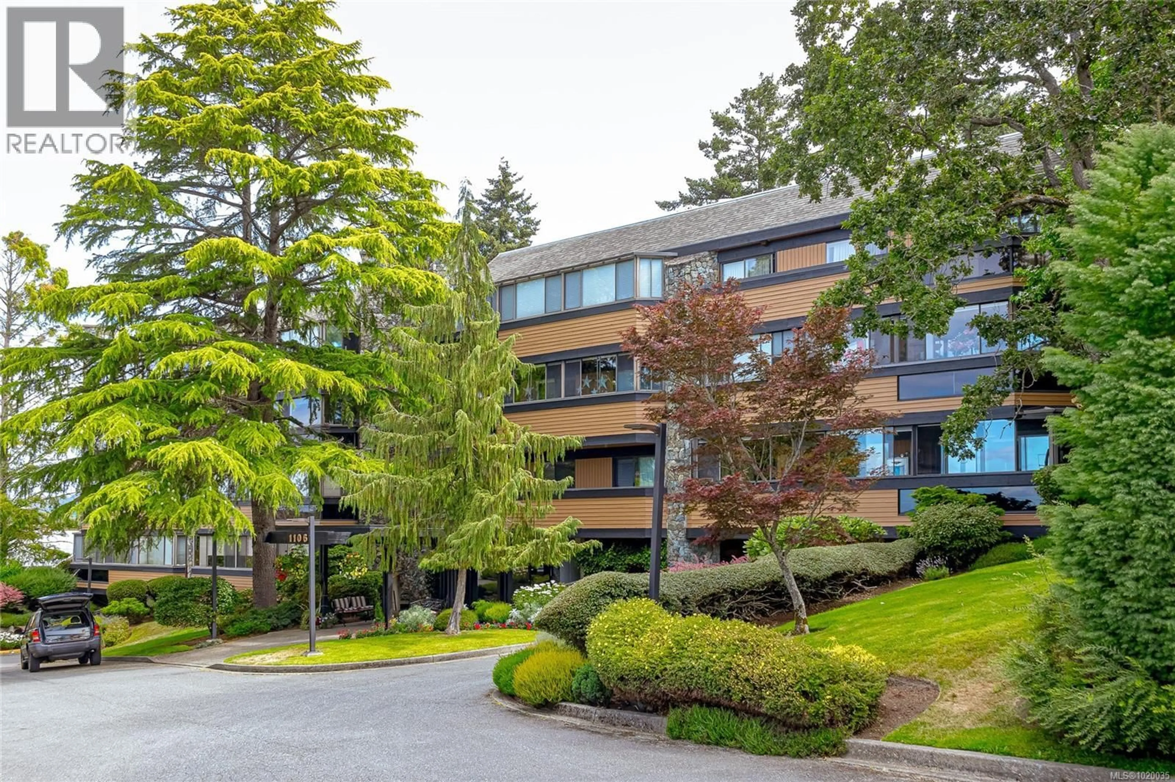 Patio, street for 304 - 1106 GLENORA PLACE, Saanich British Columbia V8P2C3