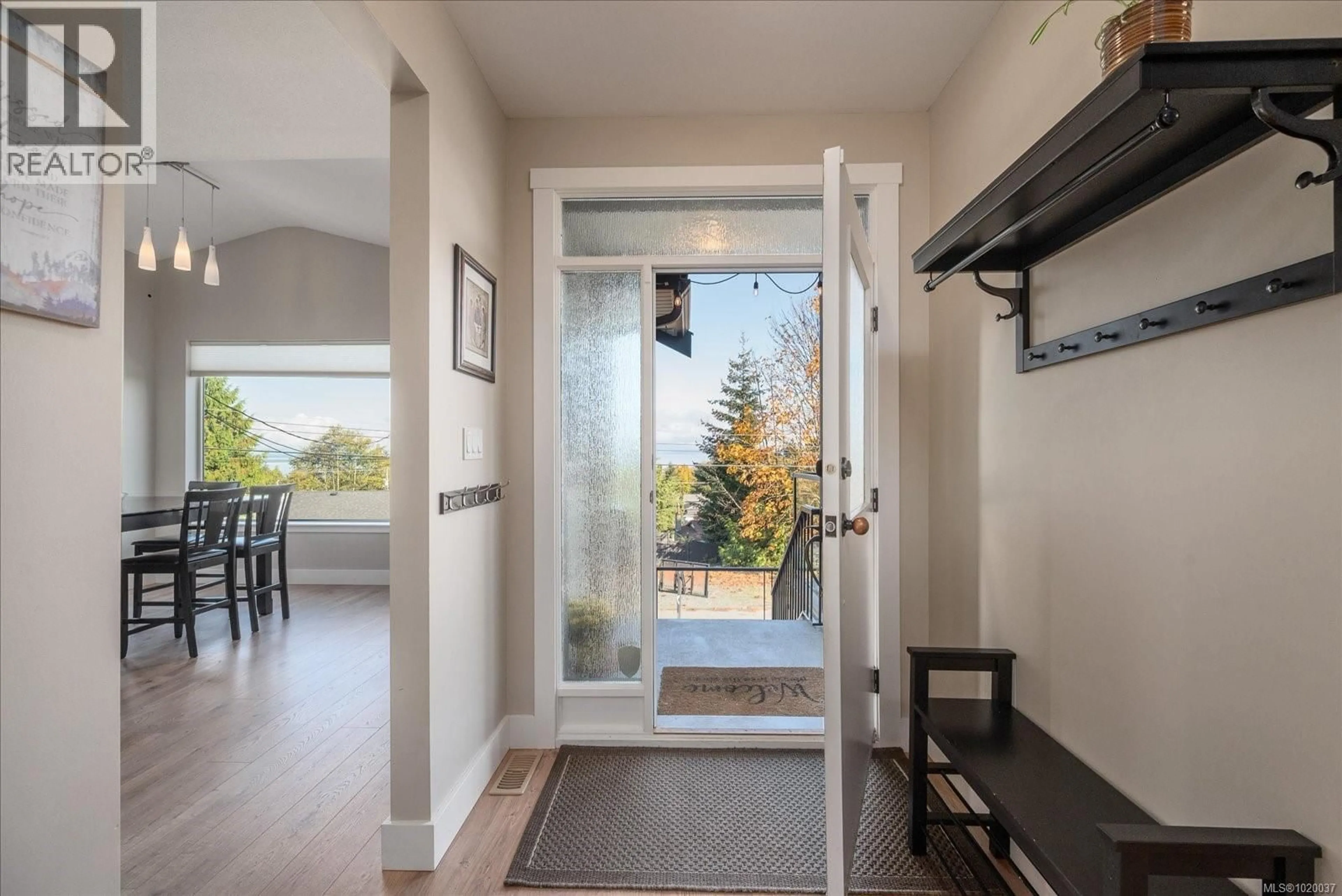 Indoor entryway for 5265 TOMS TURNABOUT, Nanaimo British Columbia V9T5M9