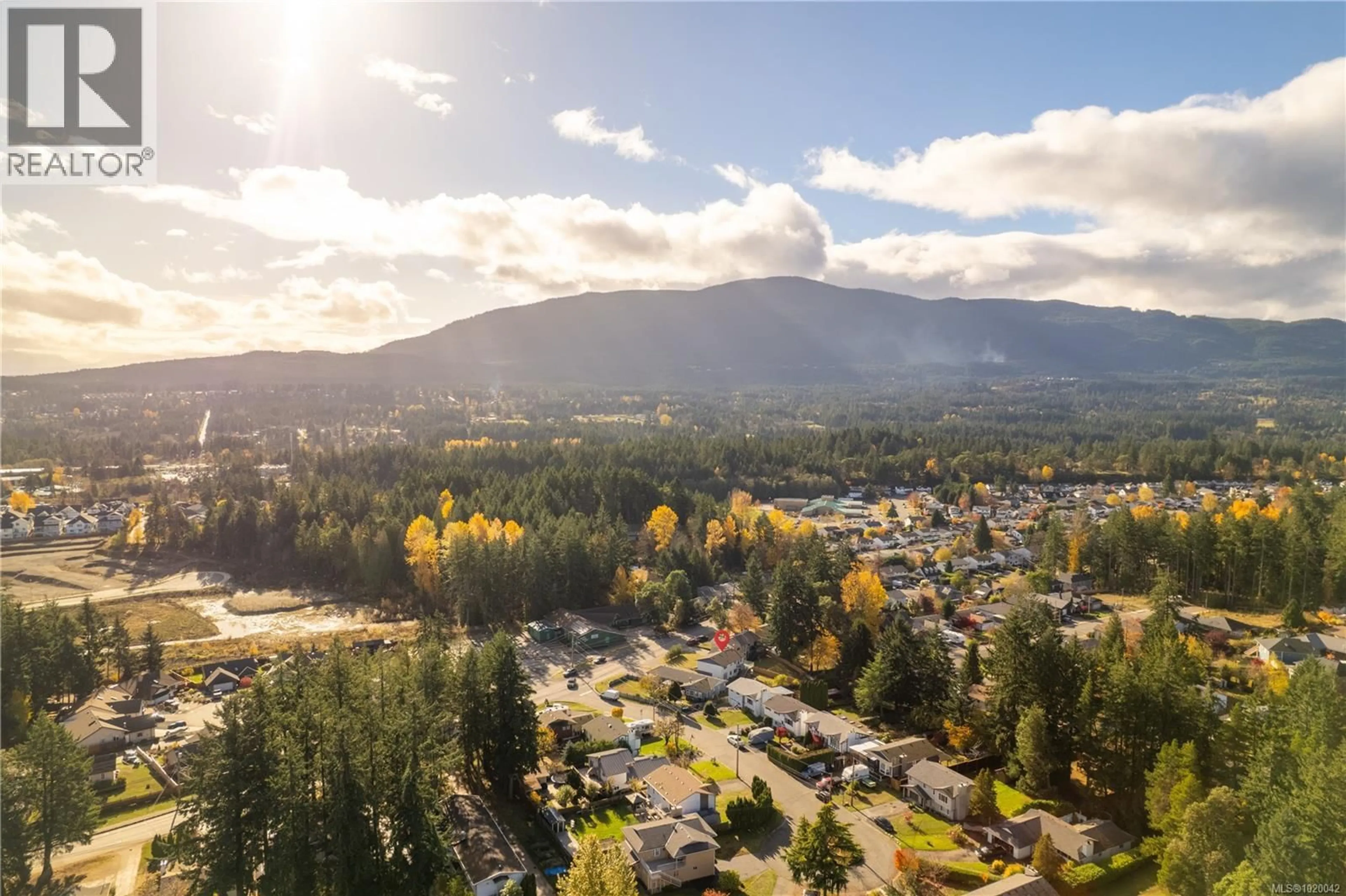 A pic from outside/outdoor area/front of a property/back of a property/a pic from drone, mountain view for 2380 ROSSTOWN ROAD, Nanaimo British Columbia V9T3R7