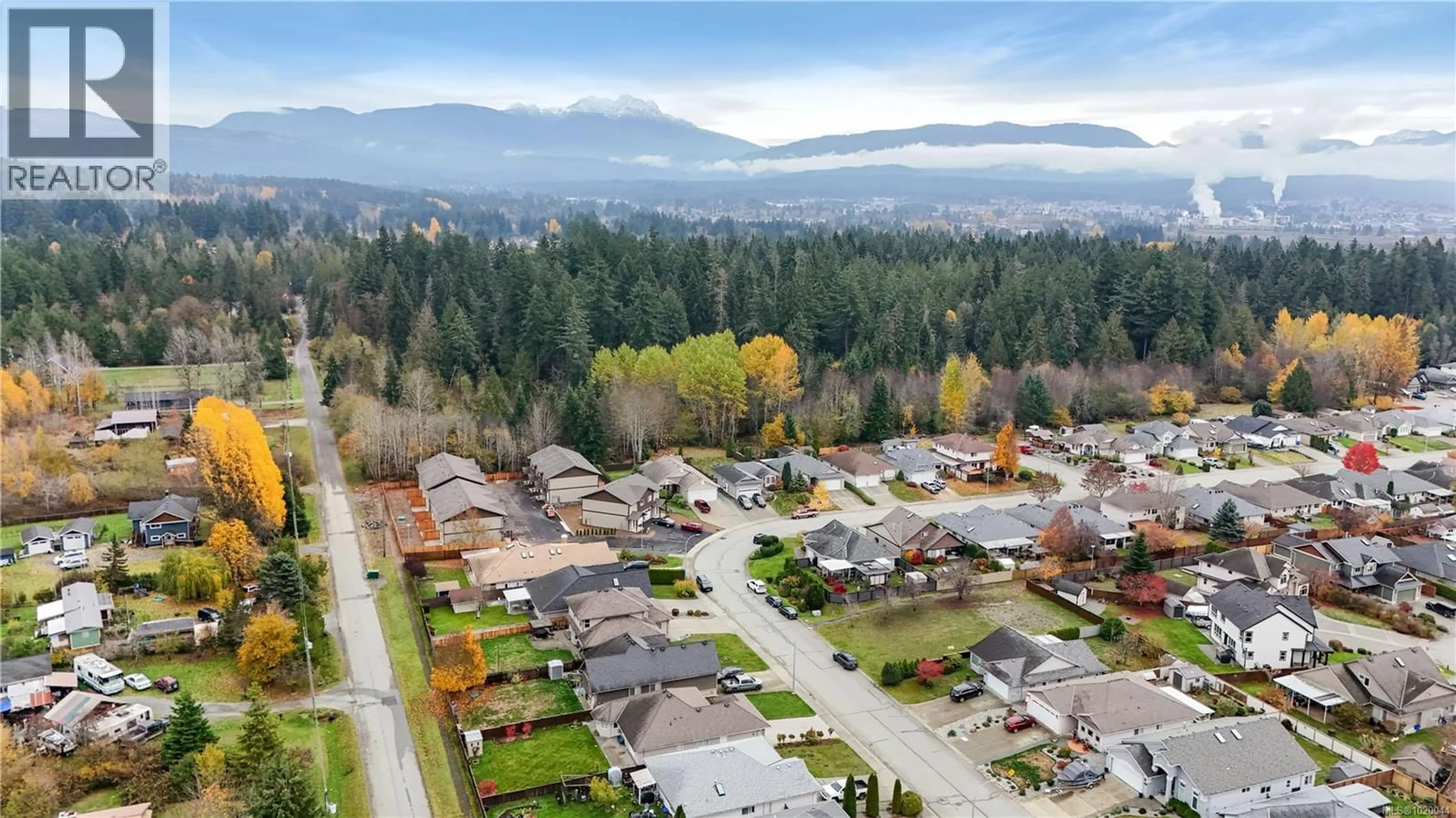 A pic from outside/outdoor area/front of a property/back of a property/a pic from drone, mountain view for 5575 WOODLAND CRESCENT EAST, Port Alberni British Columbia V9Y8E6