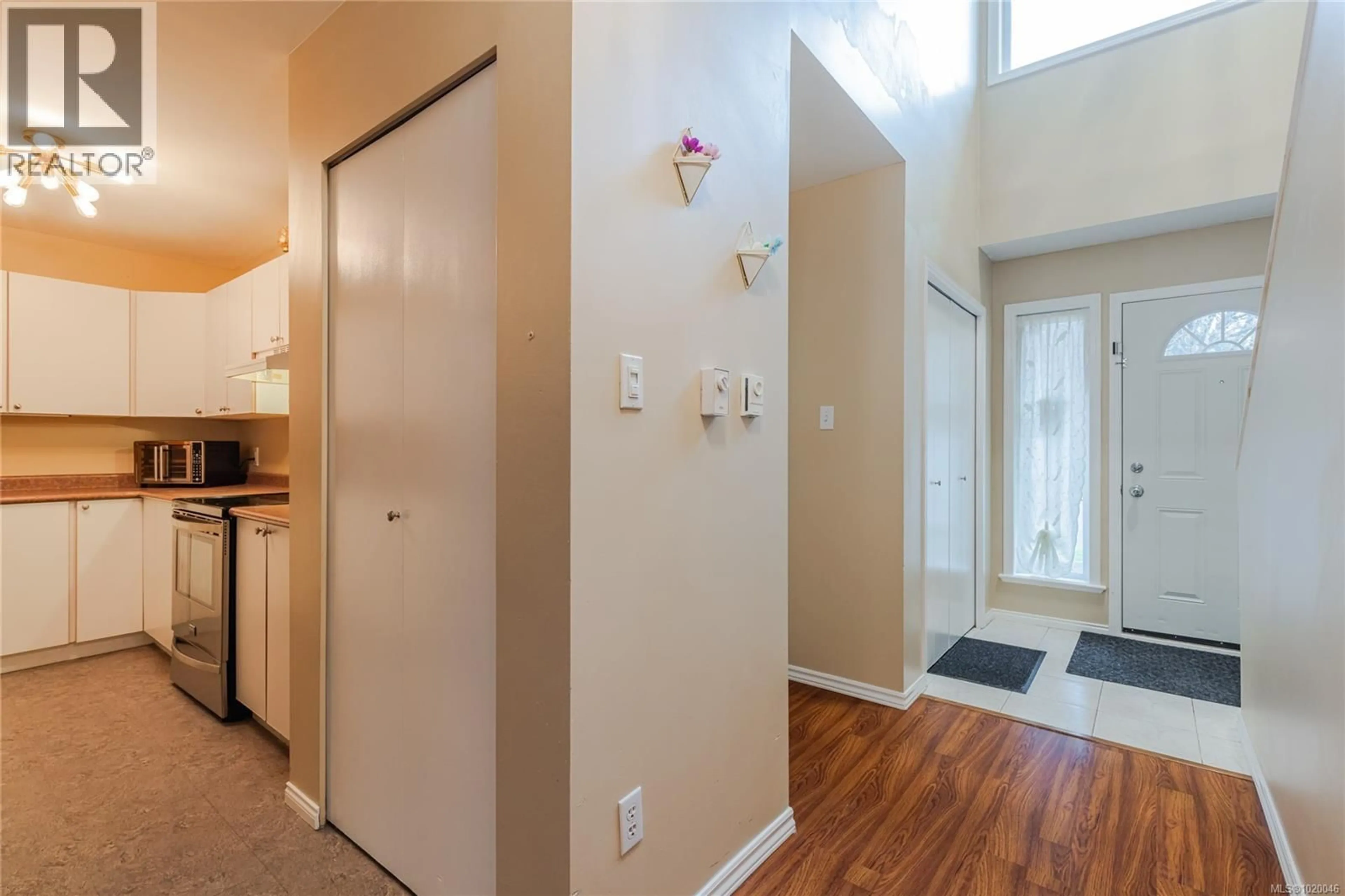 Indoor entryway for 1664 CREEKSIDE DRIVE, Nanaimo British Columbia V9S5V8