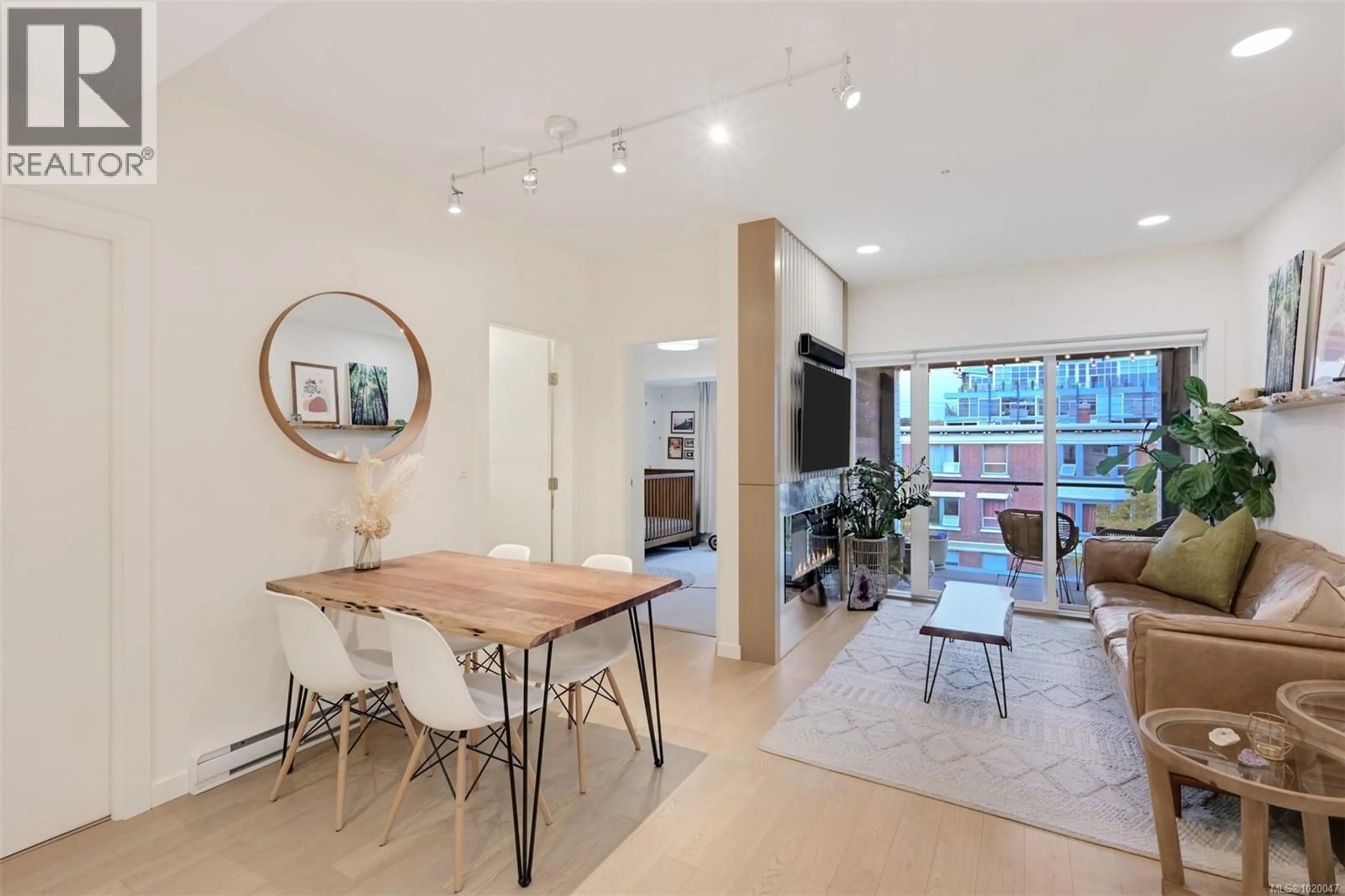 Unknown for 303 - 1033 COOK STREET, Victoria British Columbia V8V0E1