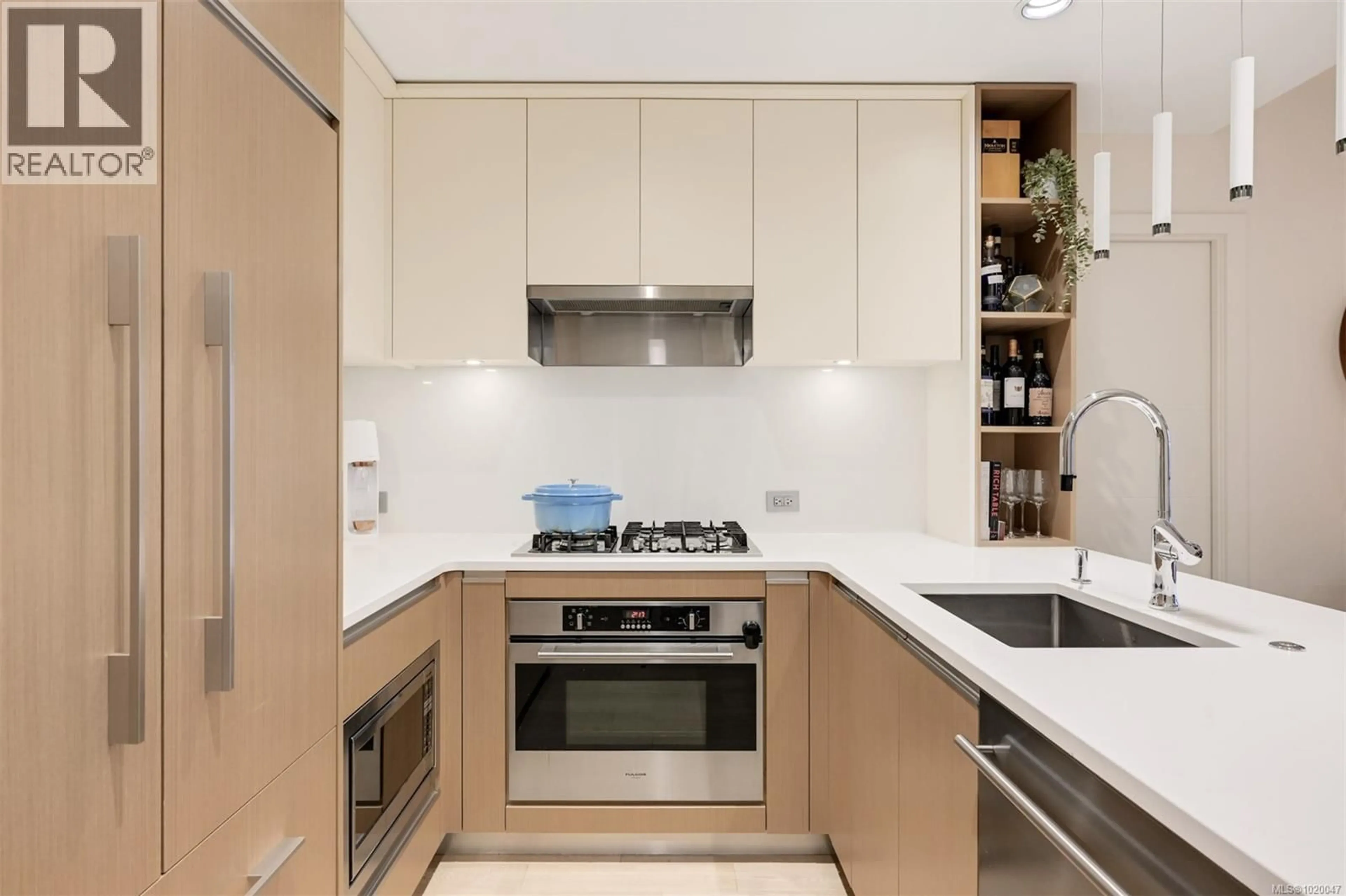 Standard kitchen, ceramic/tile floor for 303 - 1033 COOK STREET, Victoria British Columbia V8V0E1