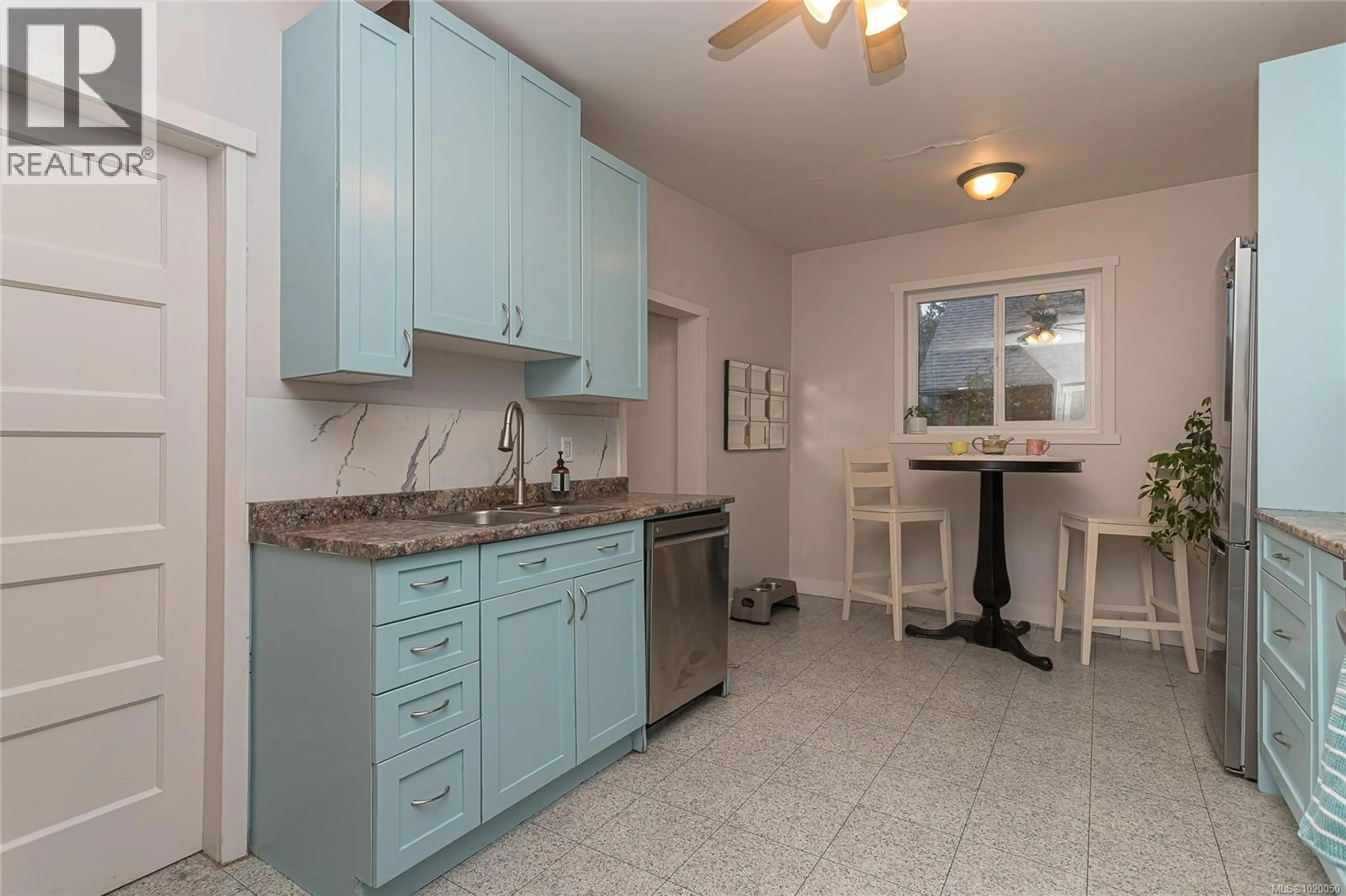 Standard kitchen, ceramic/tile floor for 683 POWELL STREET, Duncan British Columbia V9L3V8