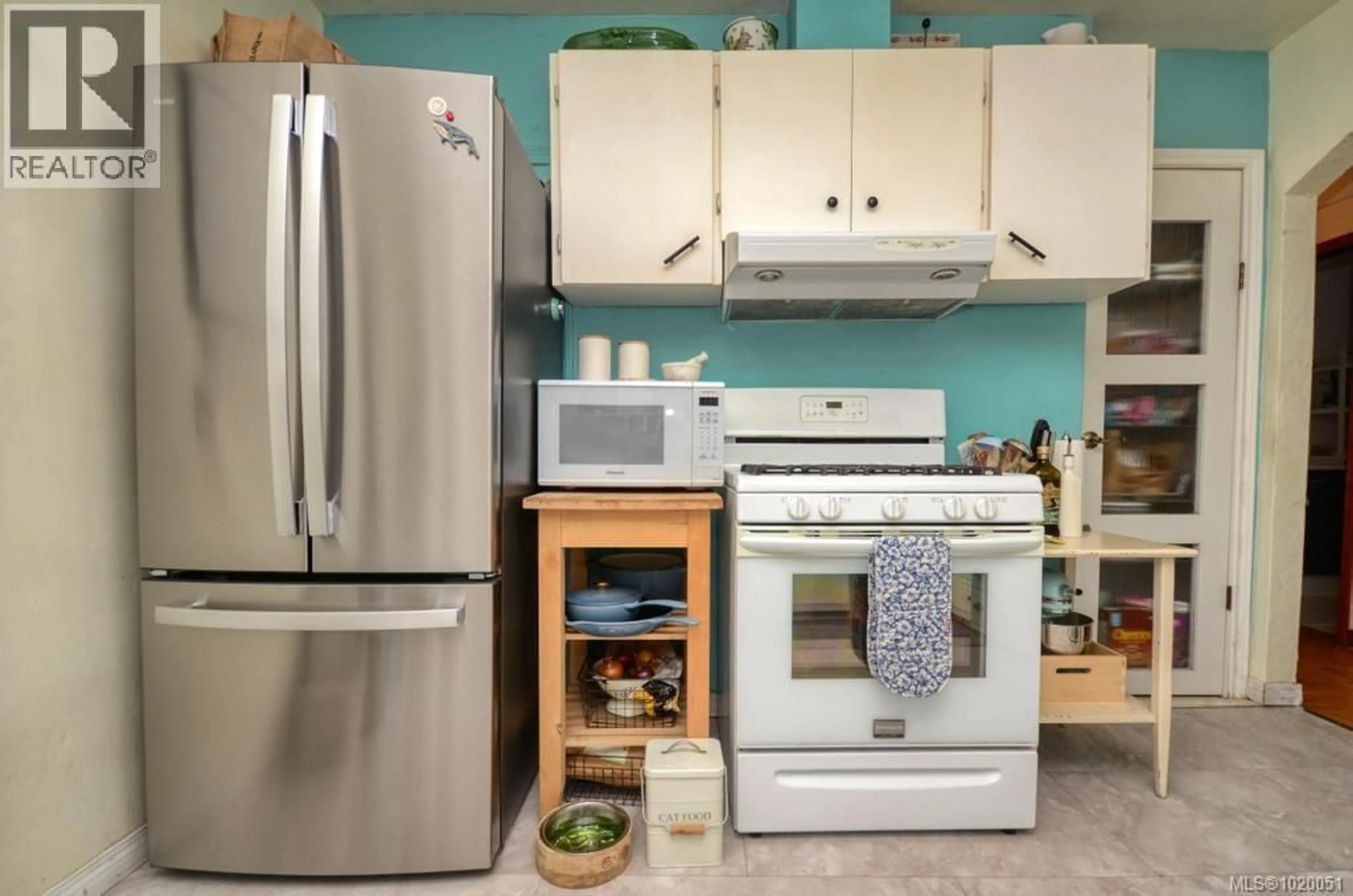 Standard kitchen, unknown for 871 FLEMING STREET, Esquimalt British Columbia V9A5V3