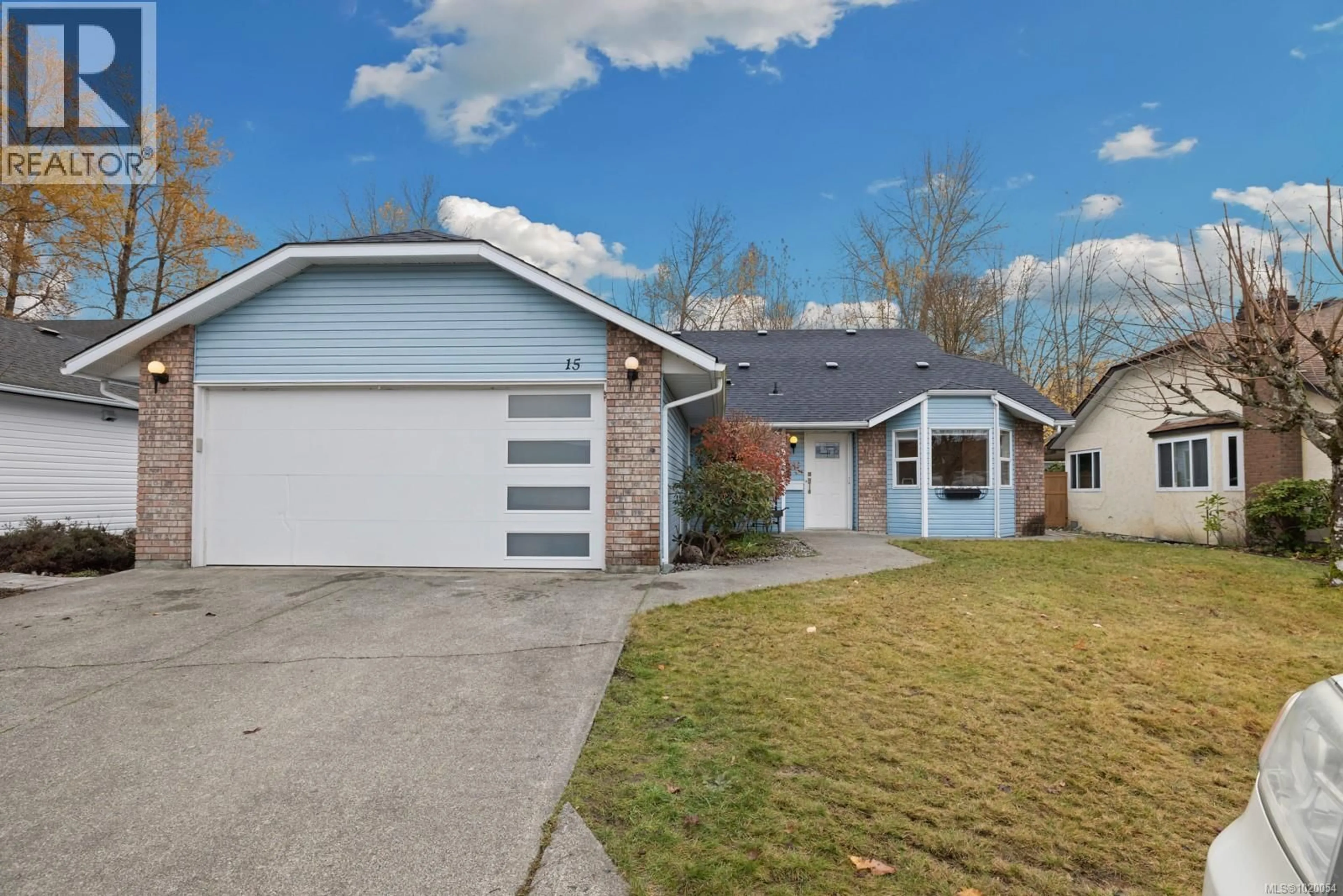 Home with vinyl exterior material, street for 15 - 111 MCKINSTRY ROAD, Duncan British Columbia V9L5E4