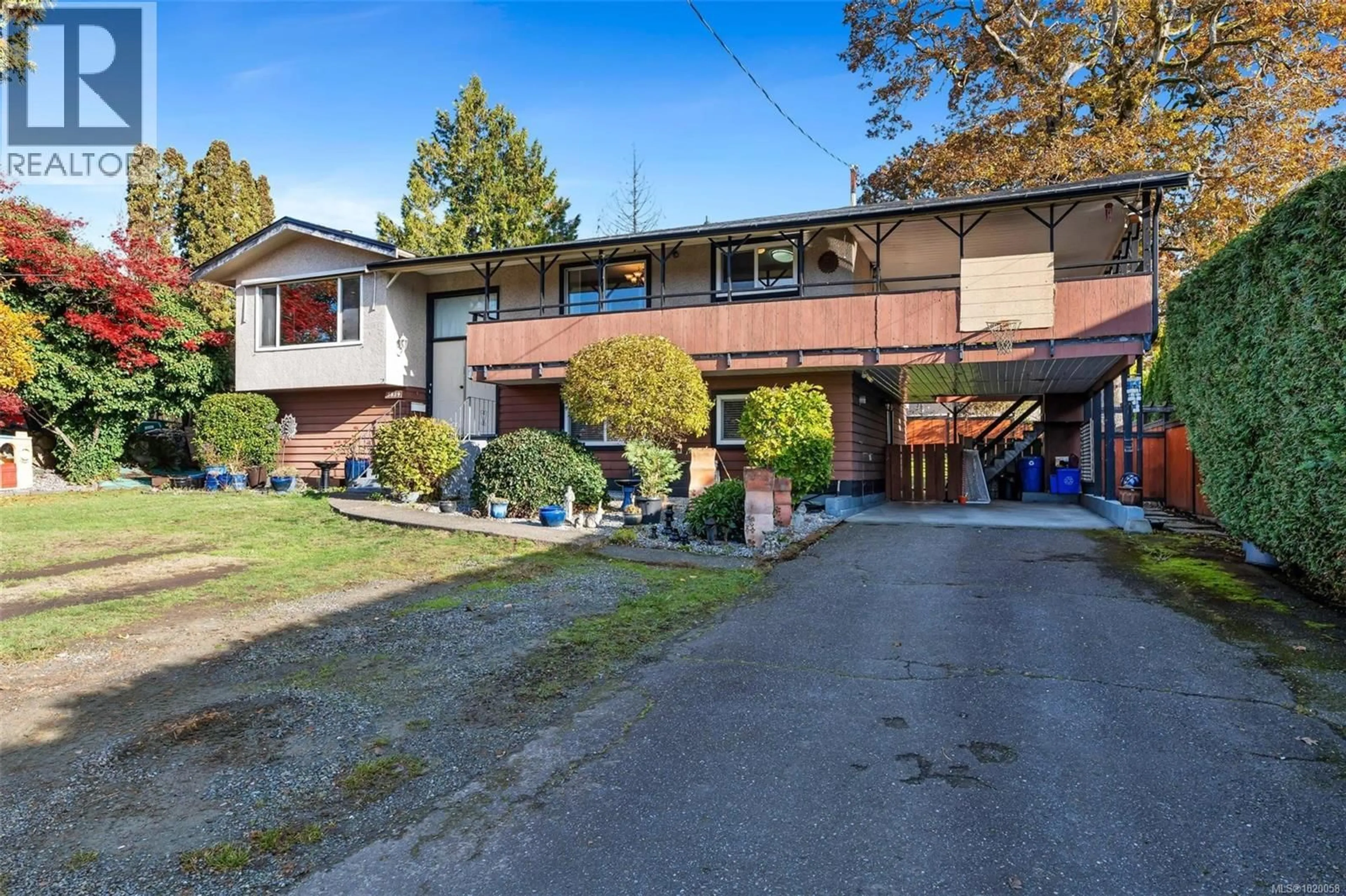 A pic from outside/outdoor area/front of a property/back of a property/a pic from drone, street for 5839 BRIER AVENUE, Duncan British Columbia V9L3E1