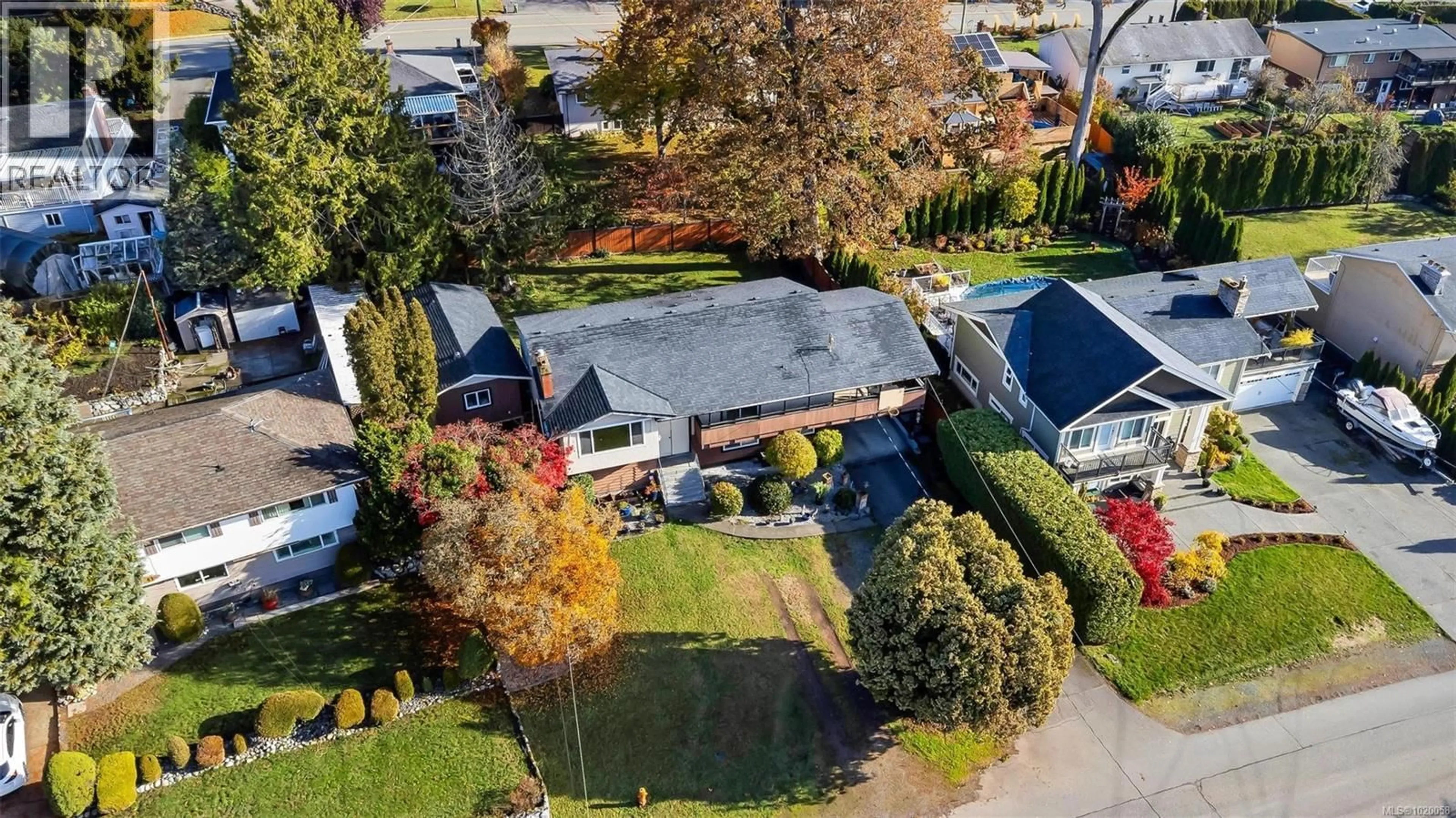 A pic from outside/outdoor area/front of a property/back of a property/a pic from drone, street for 5839 BRIER AVENUE, Duncan British Columbia V9L3E1