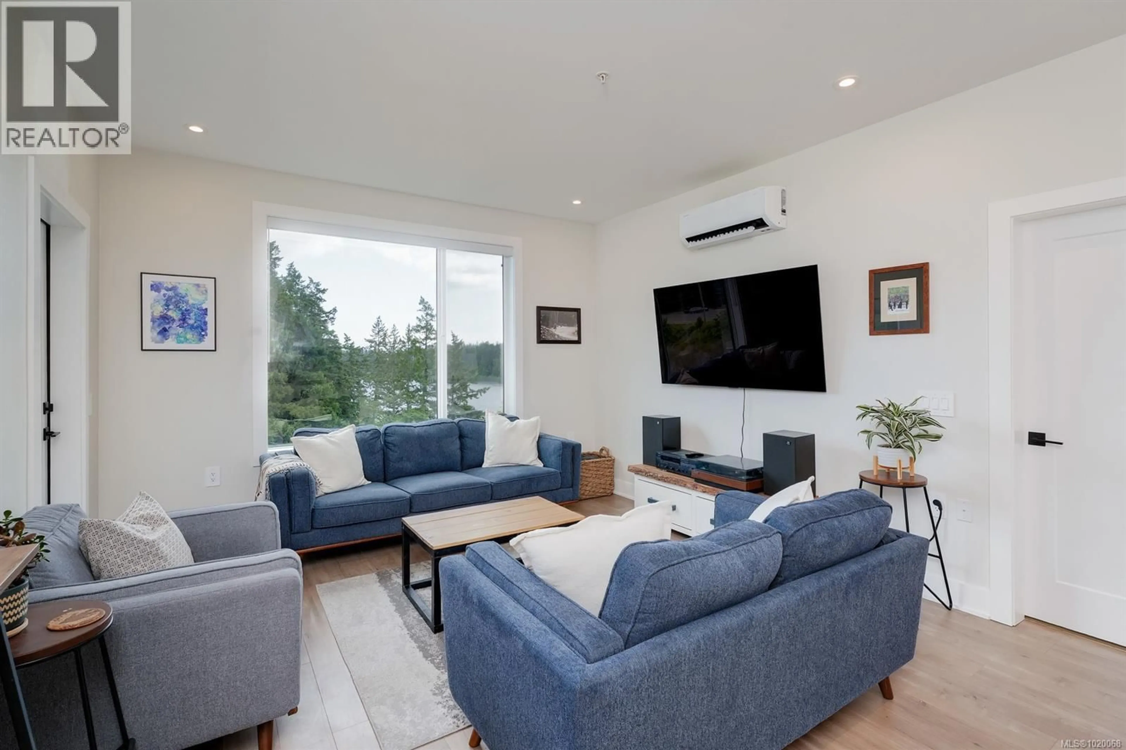 Living room with furniture, unknown for 605 - 1361 GOLDSTREAM AVENUE, Langford British Columbia V9B2W2