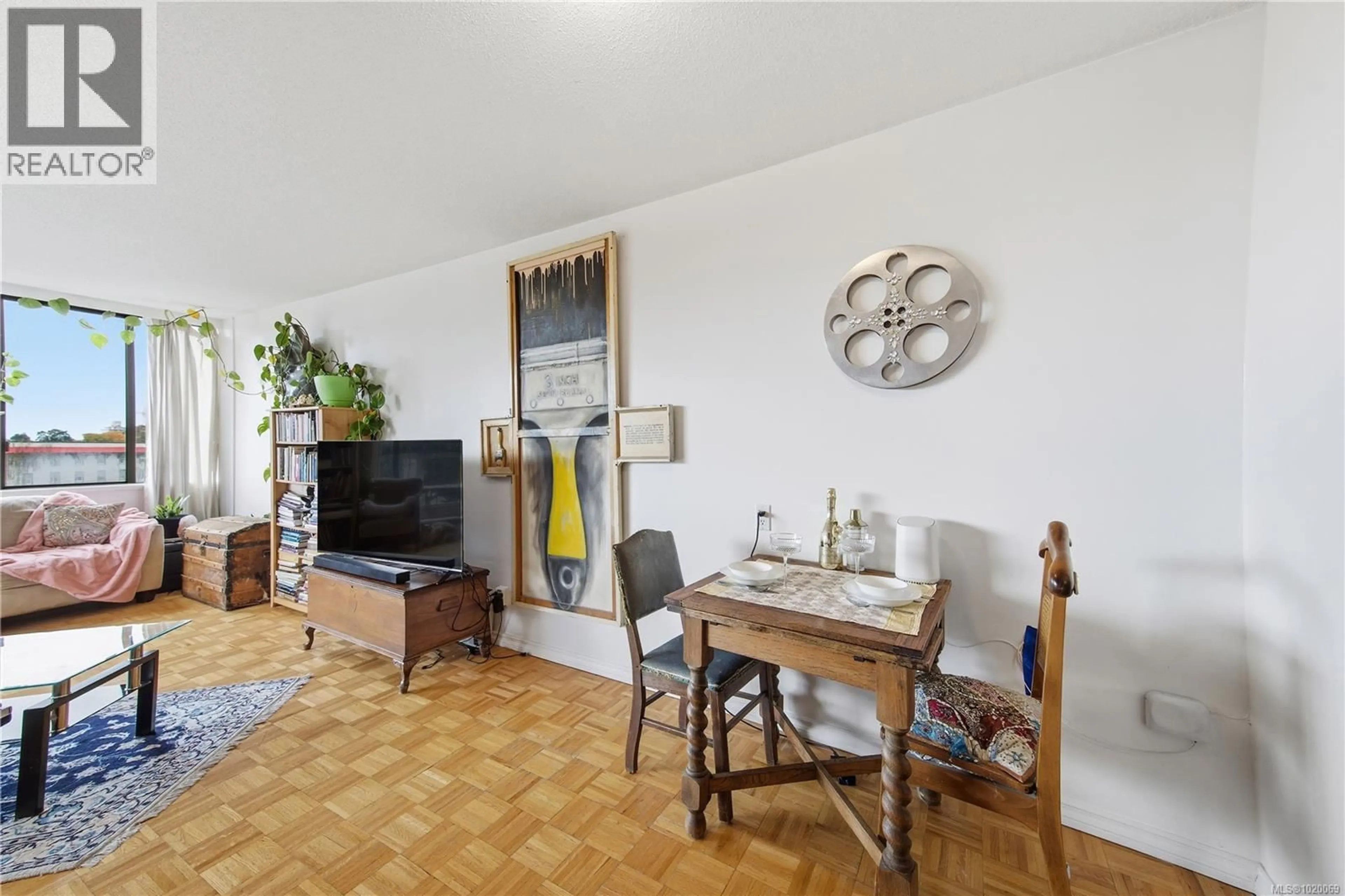 Dining room, wood/laminate floor for 401 - 620 TORONTO STREET, Victoria British Columbia V8V1P7
