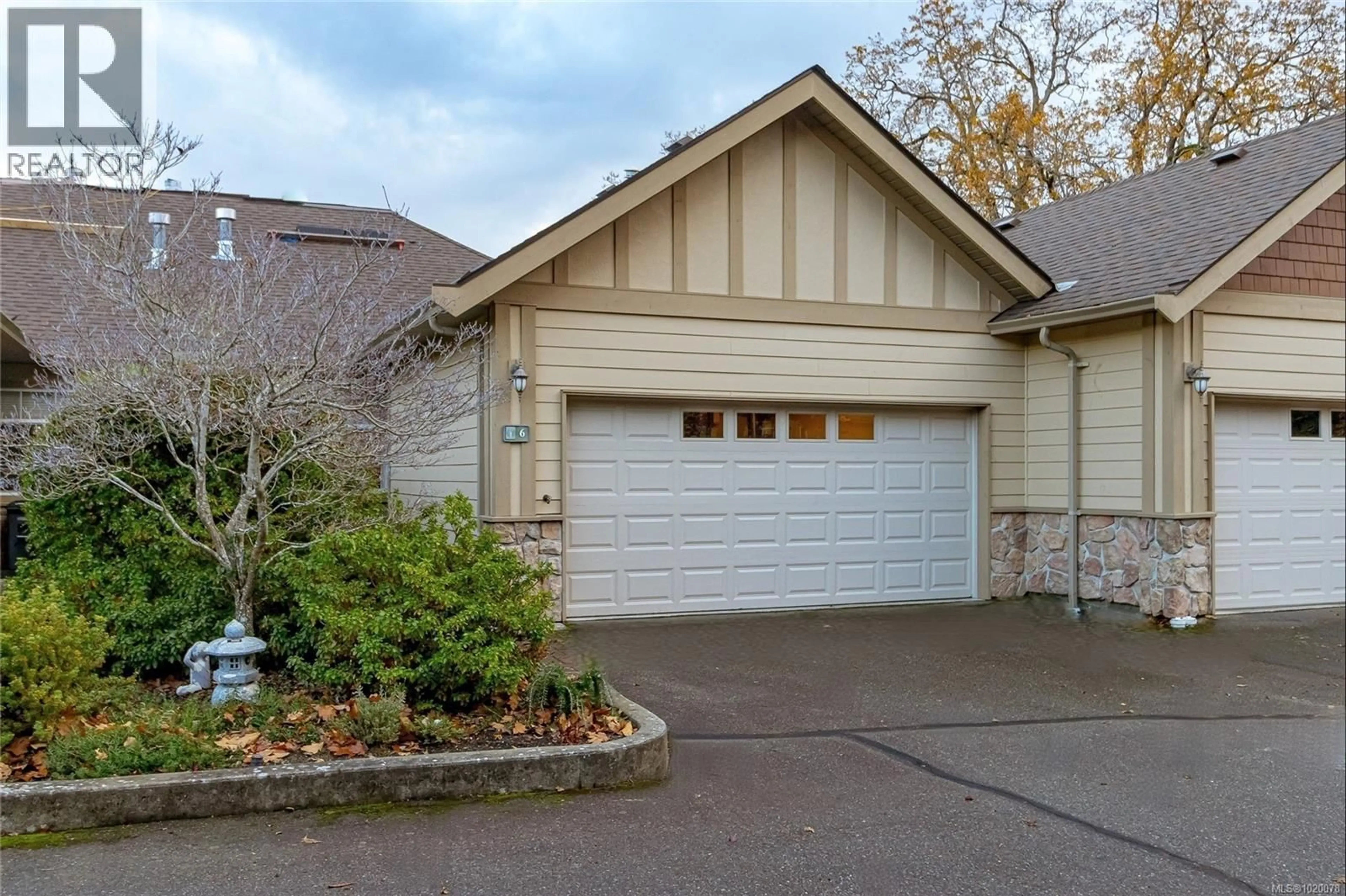 Indoor garage for 6 - 3281 MAPLEWOOD ROAD, Saanich British Columbia V8P3M4