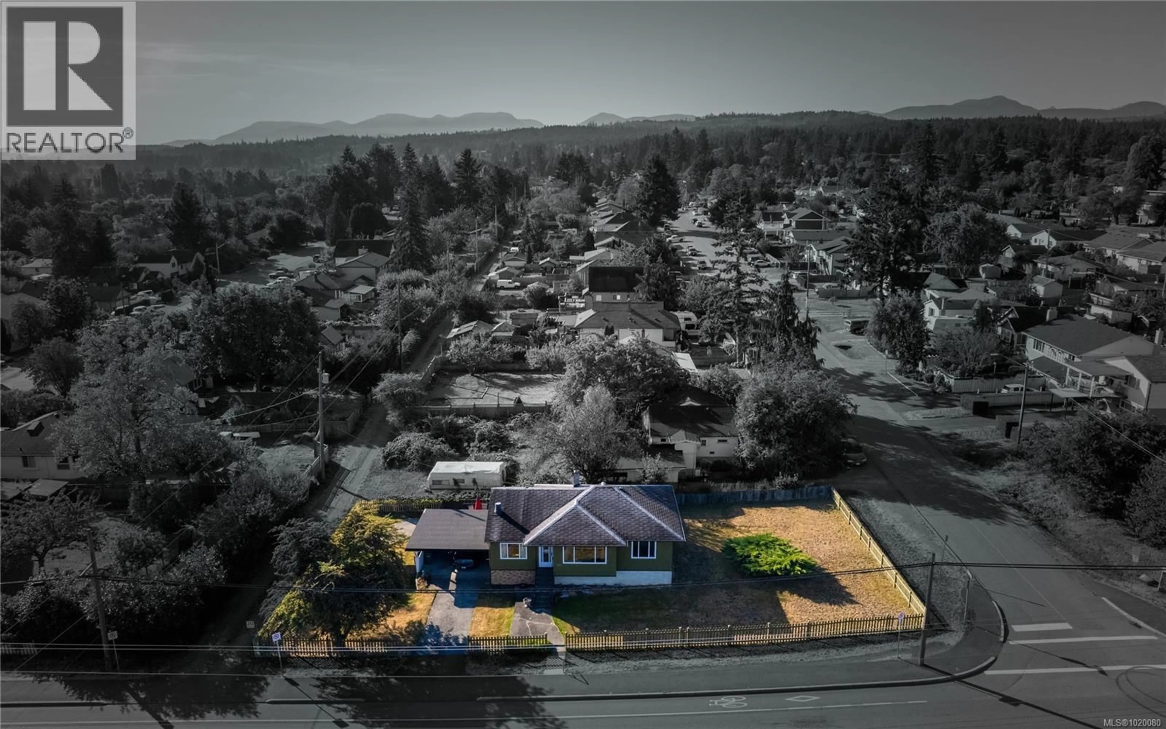 A pic from outside/outdoor area/front of a property/back of a property/a pic from drone, unknown for 561 FOURTH STREET, Nanaimo British Columbia V9R1T9