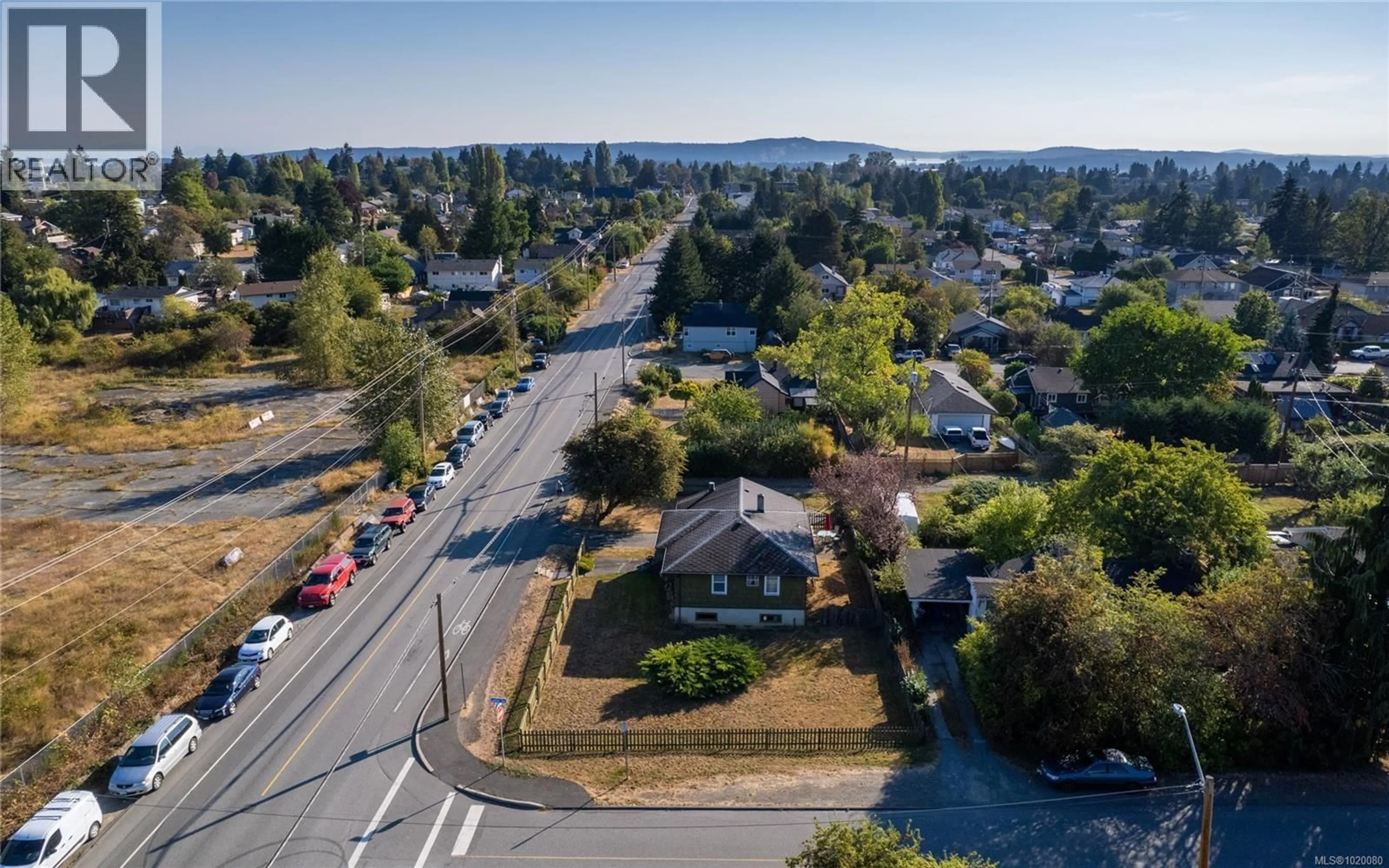 A pic from outside/outdoor area/front of a property/back of a property/a pic from drone, street for 561 FOURTH STREET, Nanaimo British Columbia V9R1T9