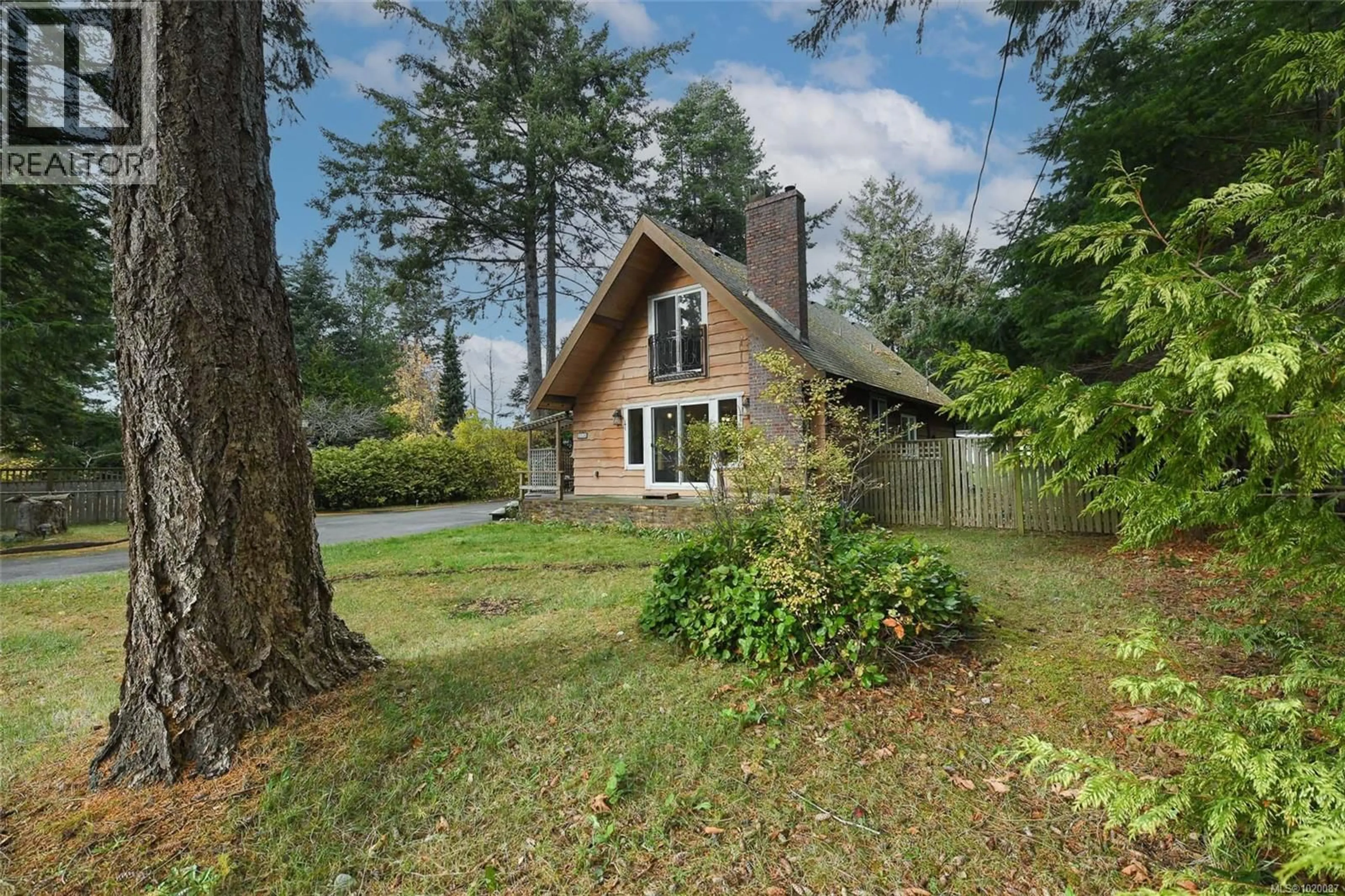 A pic from outside/outdoor area/front of a property/back of a property/a pic from drone, unknown for 1210 WILKINSON ROAD, Comox British Columbia V9M4B8