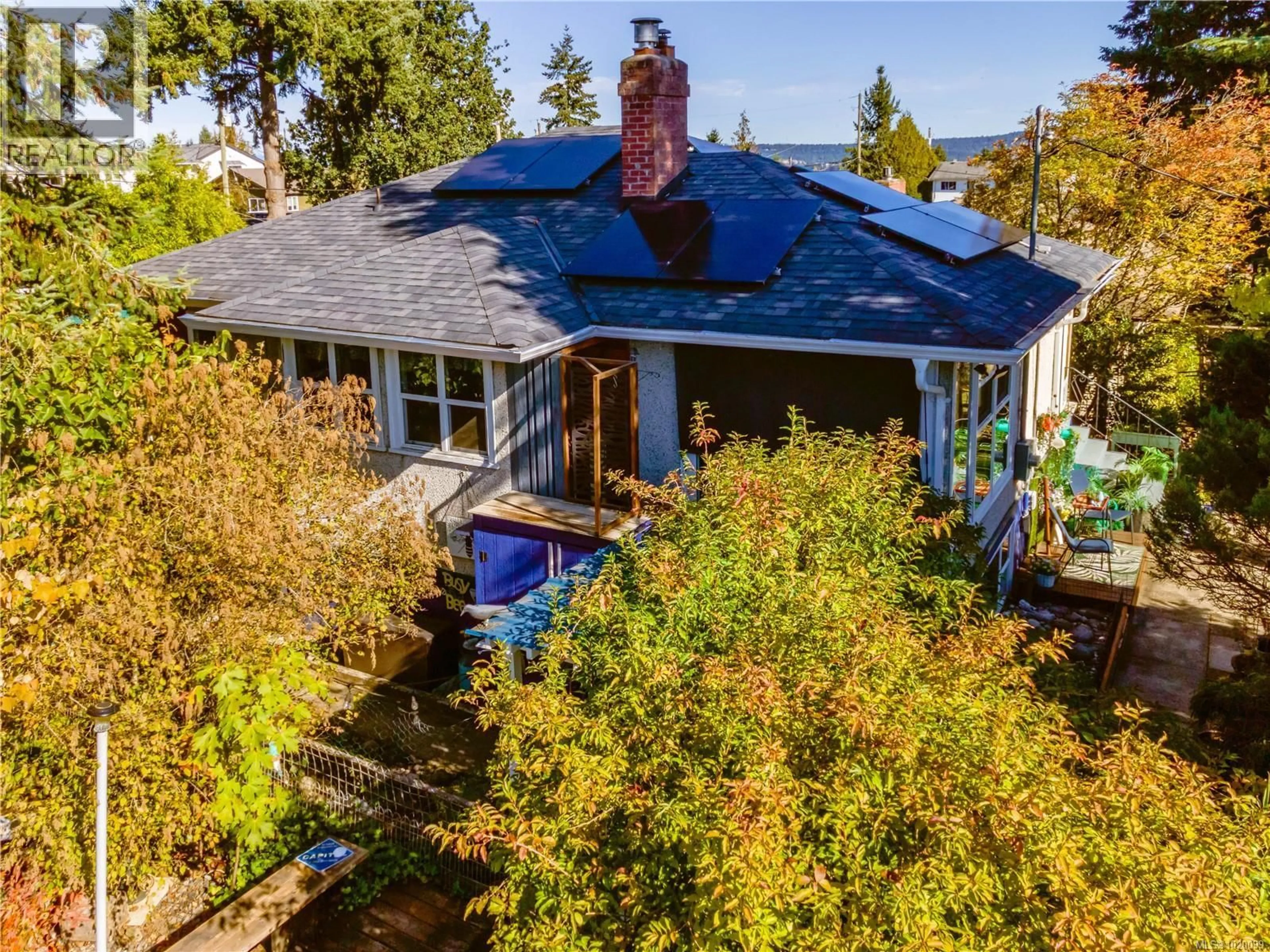 A pic from outside/outdoor area/front of a property/back of a property/a pic from drone, water/lake/river/ocean view for 328 SEVENTH STREET, Nanaimo British Columbia V9R1E2