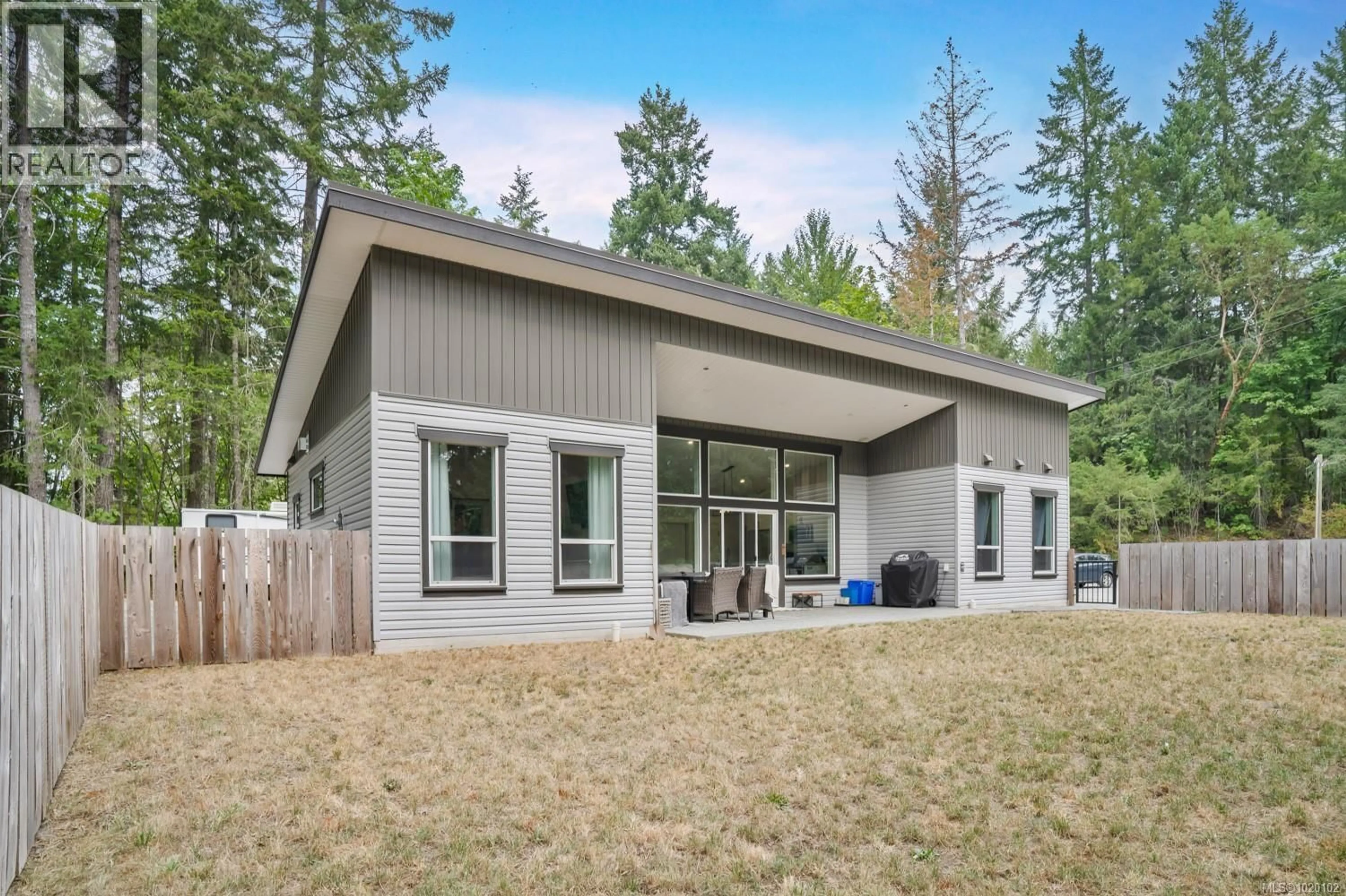 Home with vinyl exterior material, unknown for 995 NANAIMO RIVER ROAD, Nanaimo British Columbia V9X1E5