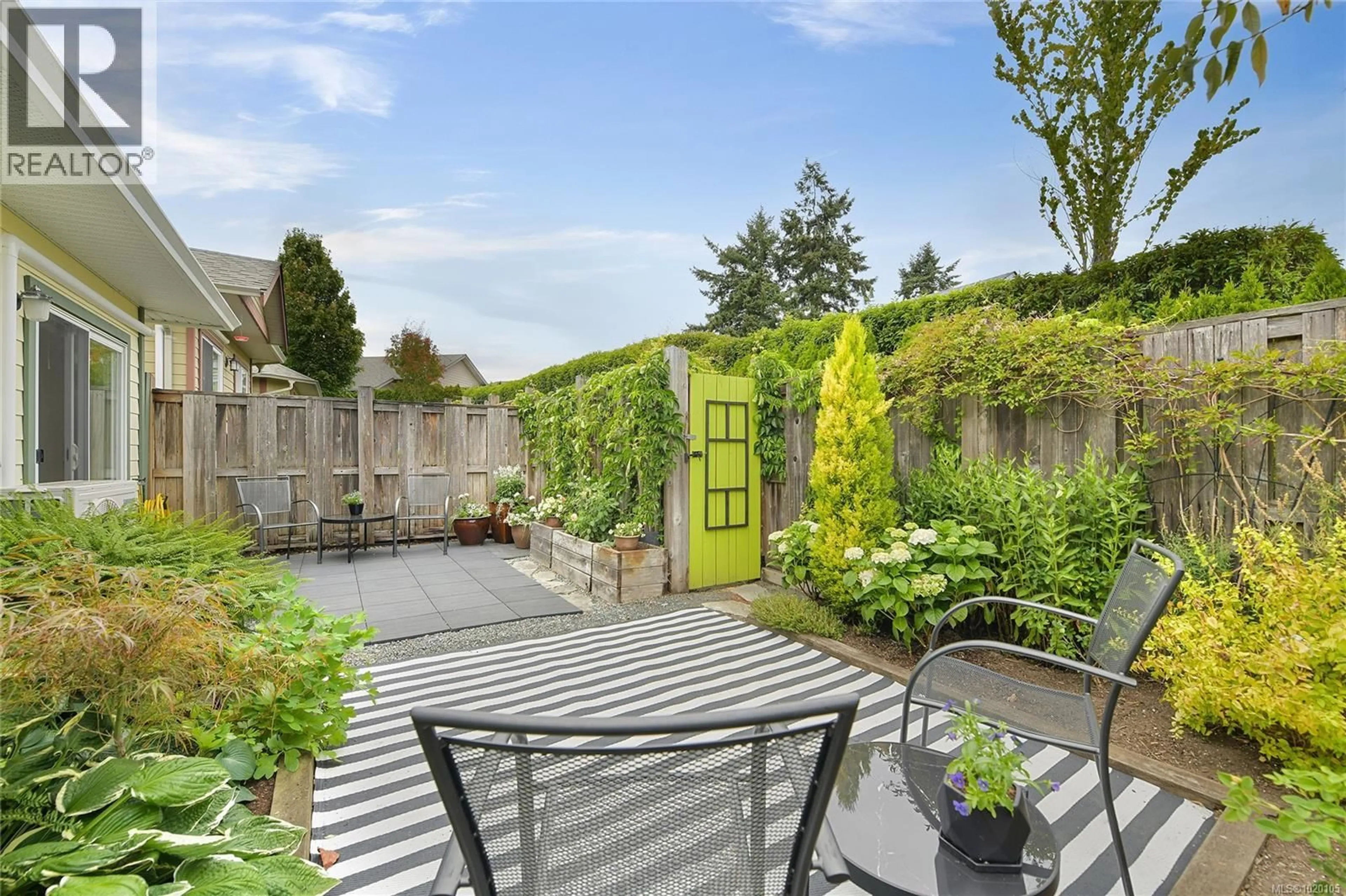 Patio, street for 1967 POLO PARK COURT, Central Saanich British Columbia V8M2K1