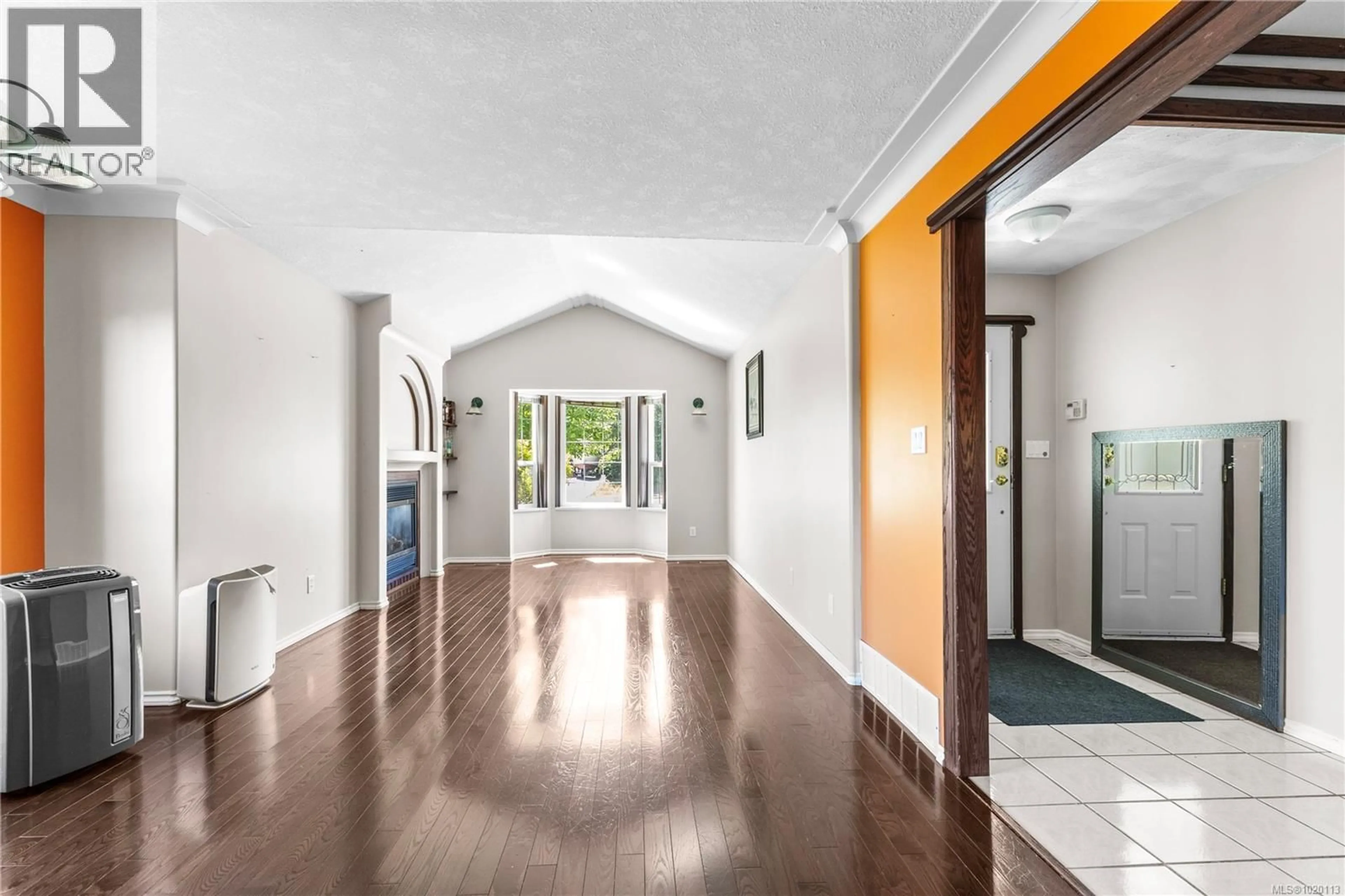 Indoor foyer for 270 DAHL ROAD, Campbell River British Columbia V9W7X8