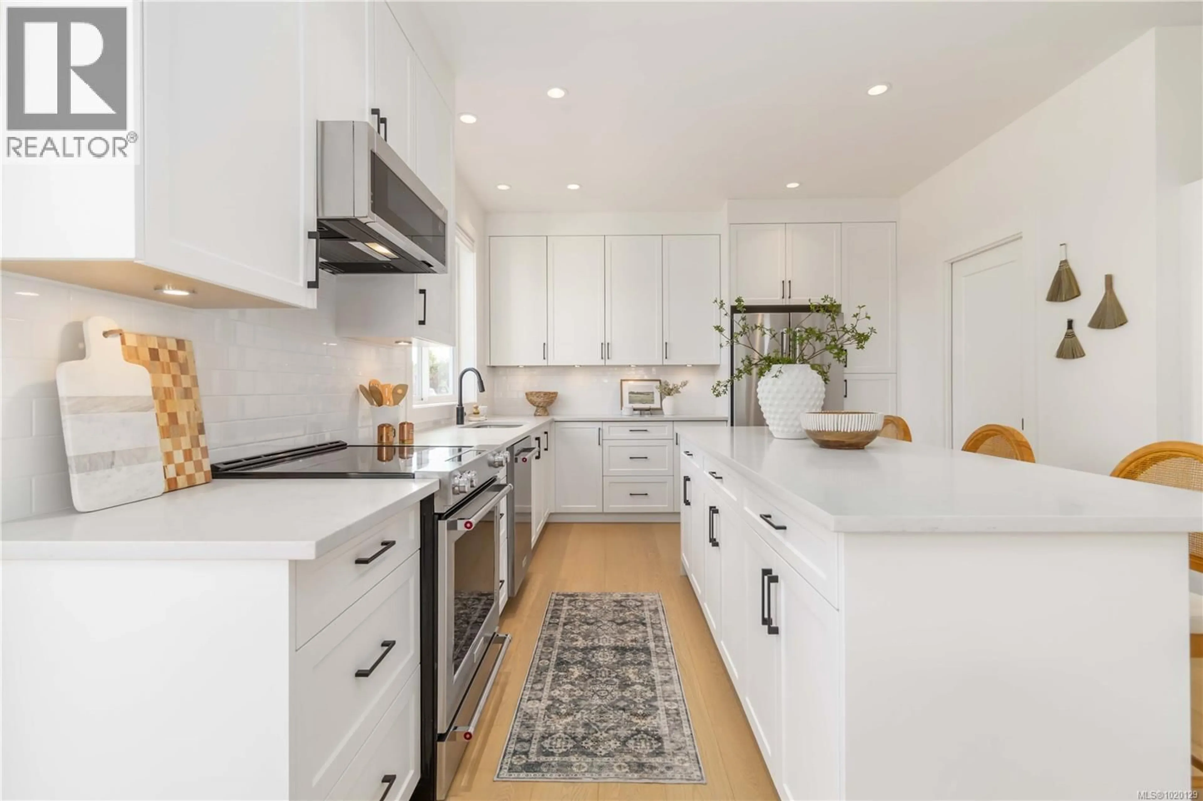 Contemporary kitchen, unknown for 11 - 10145 FIFTH STREET, Sidney British Columbia V8L2X8