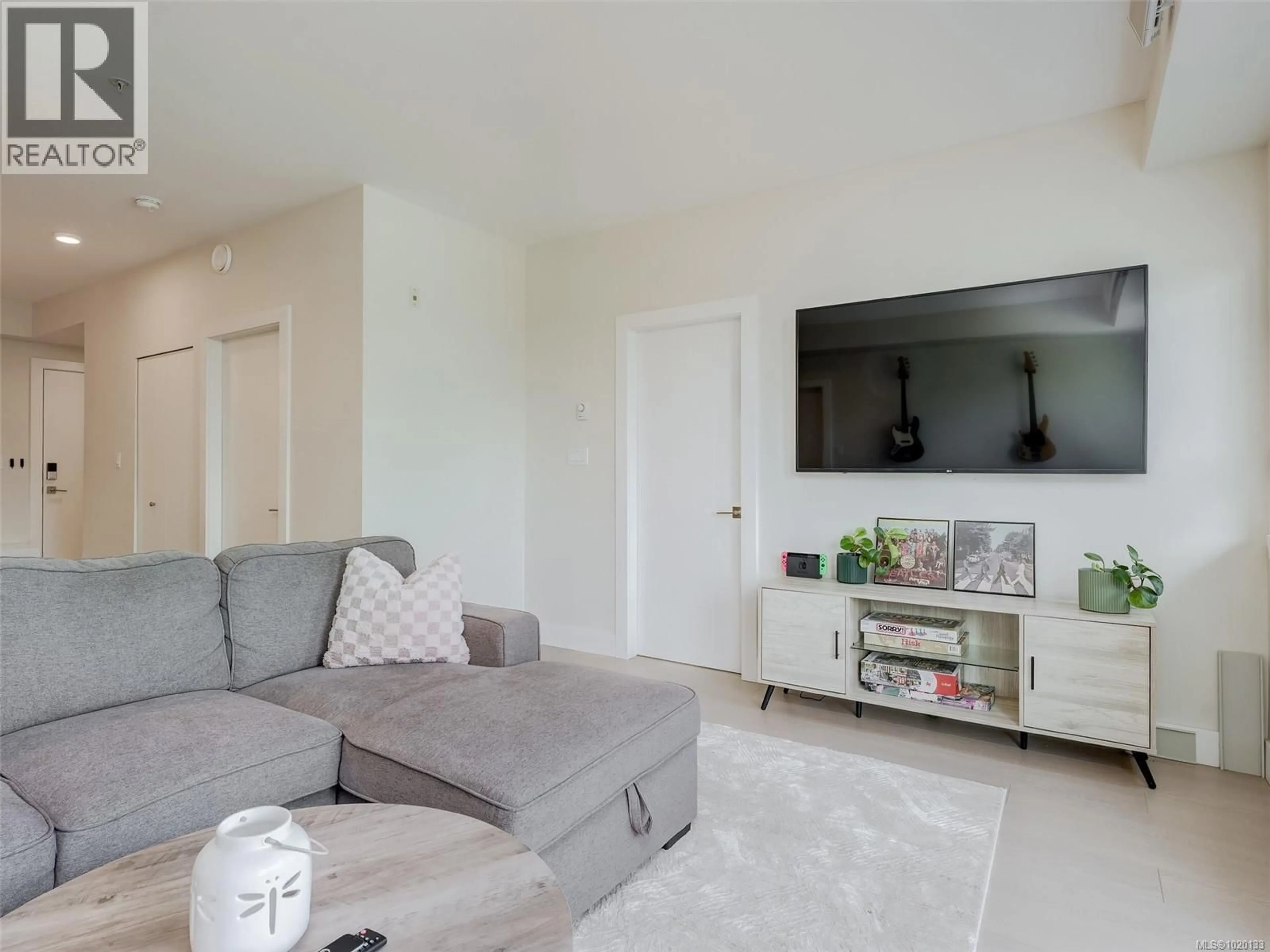 Living room with furniture, unknown for 306 - 1450 GLENTANA ROAD, View Royal British Columbia V9A0H6