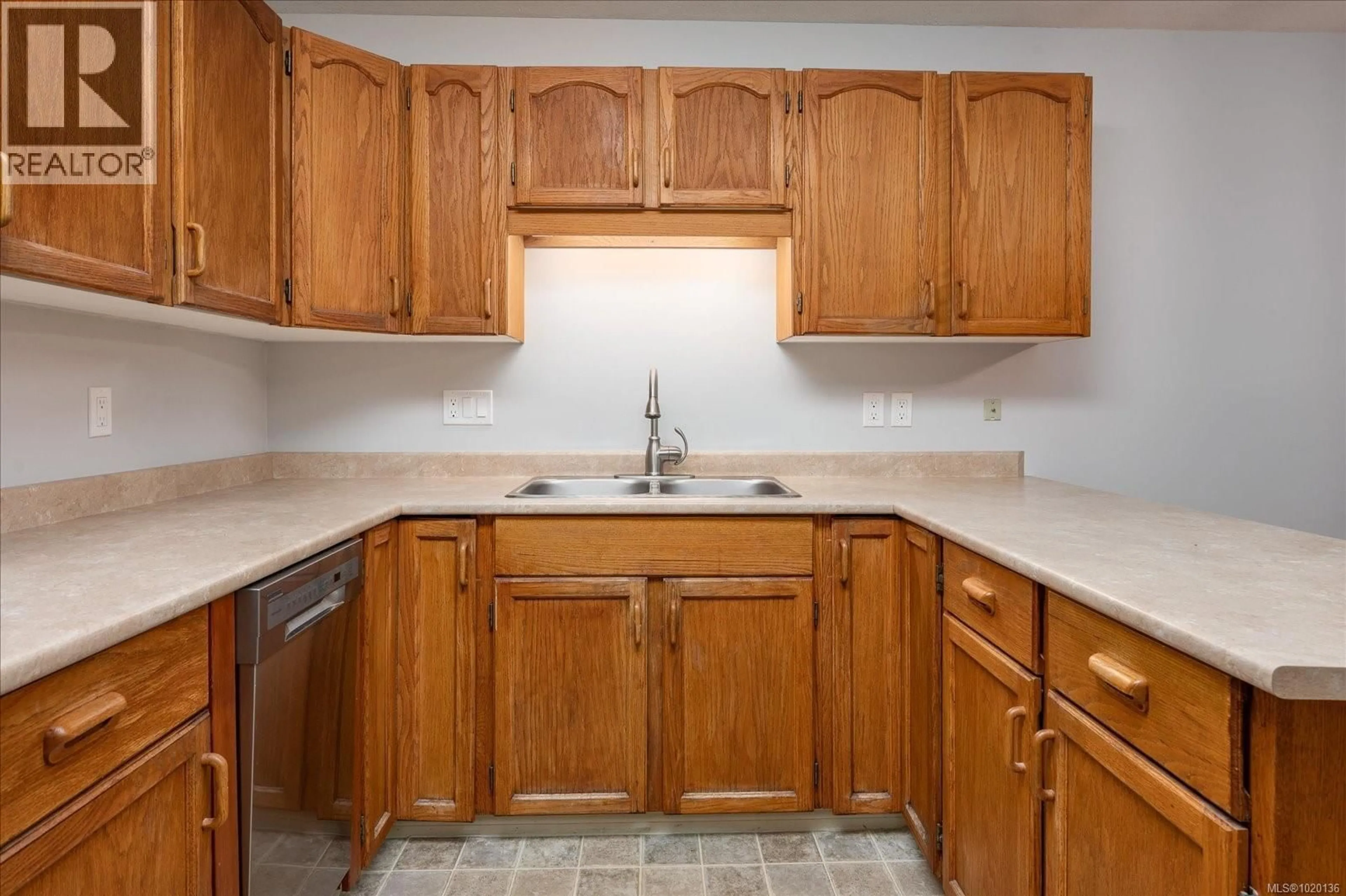 Standard kitchen, unknown for 6 - 219 BAGSHAW STREET, Parksville British Columbia V9P2H3