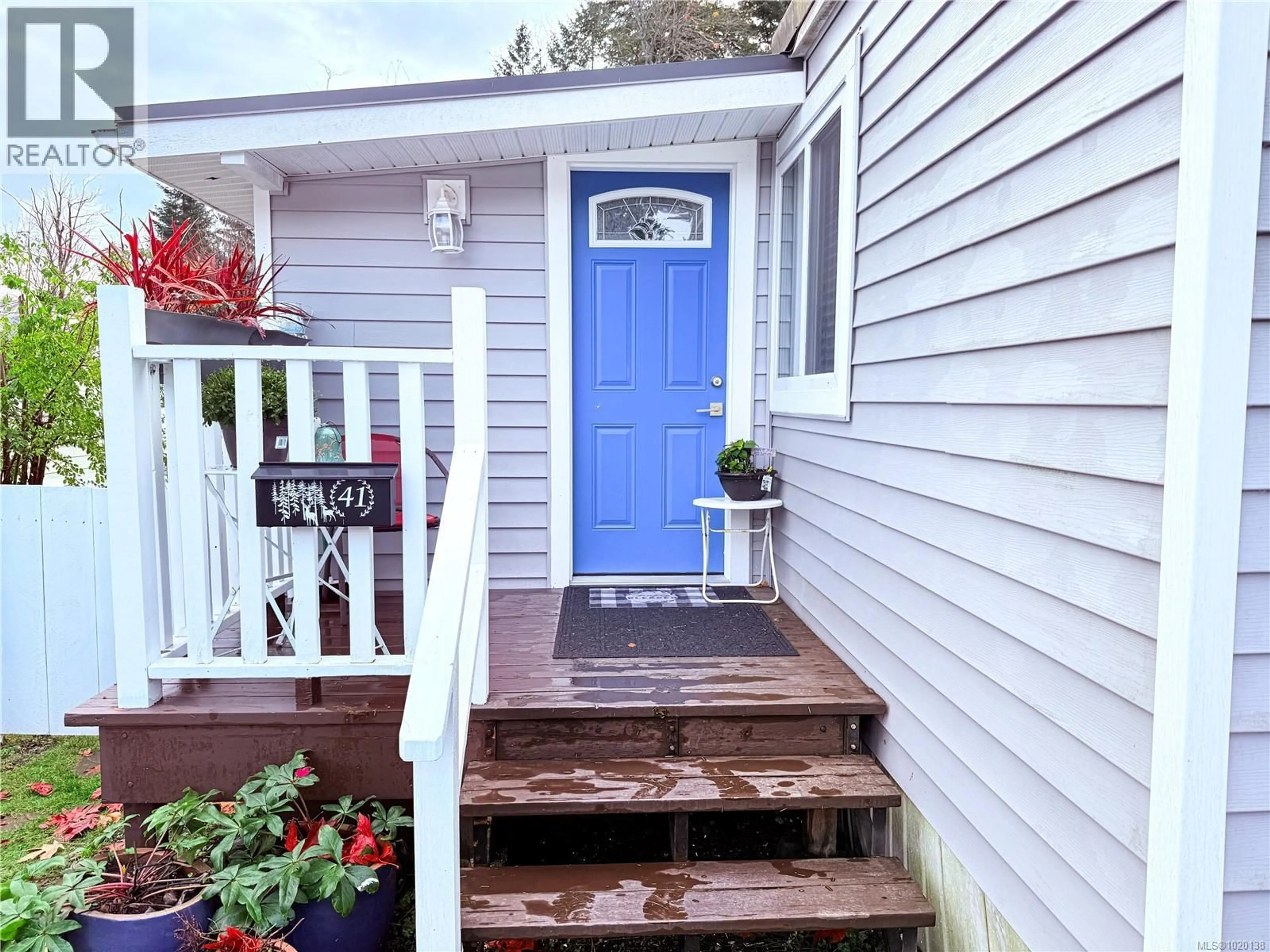 Indoor entryway for 41 - 2700 WOODBURN ROAD, Campbell River British Columbia V9W4H4