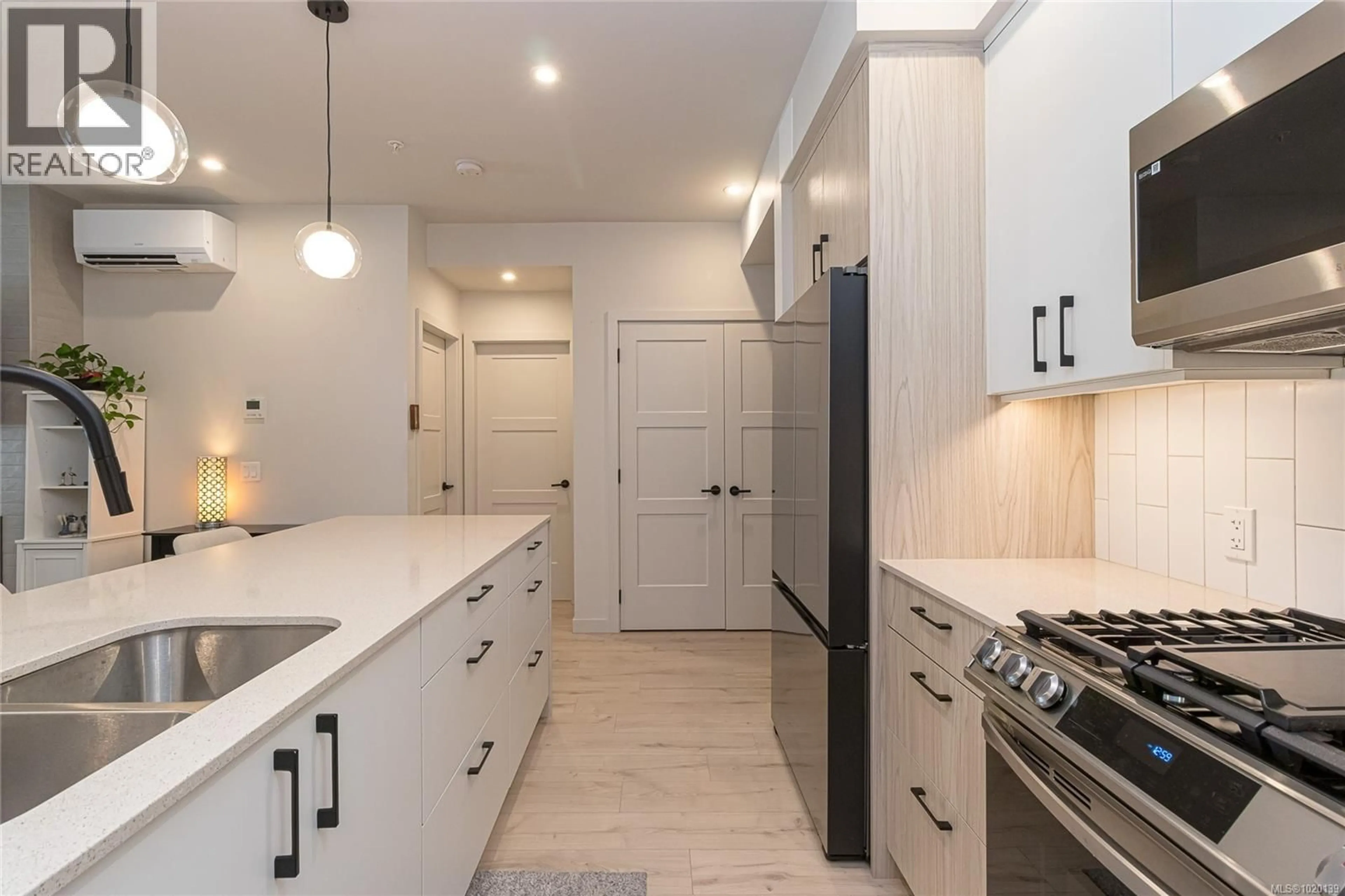 Open concept kitchen, ceramic/tile floor for 208 - 958 PHAROAH MEWS, Langford British Columbia V9B6W6