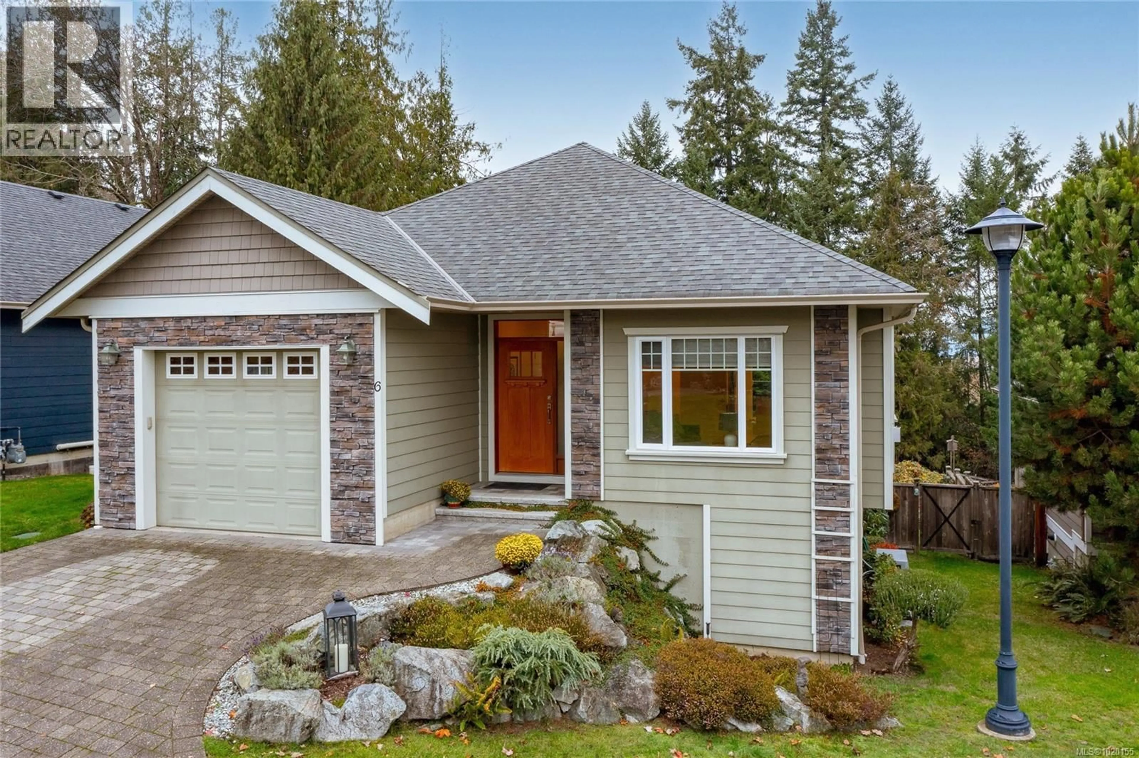 Home with vinyl exterior material, street for 6 - 5315 MILLER ROAD, Duncan British Columbia V9L0B6