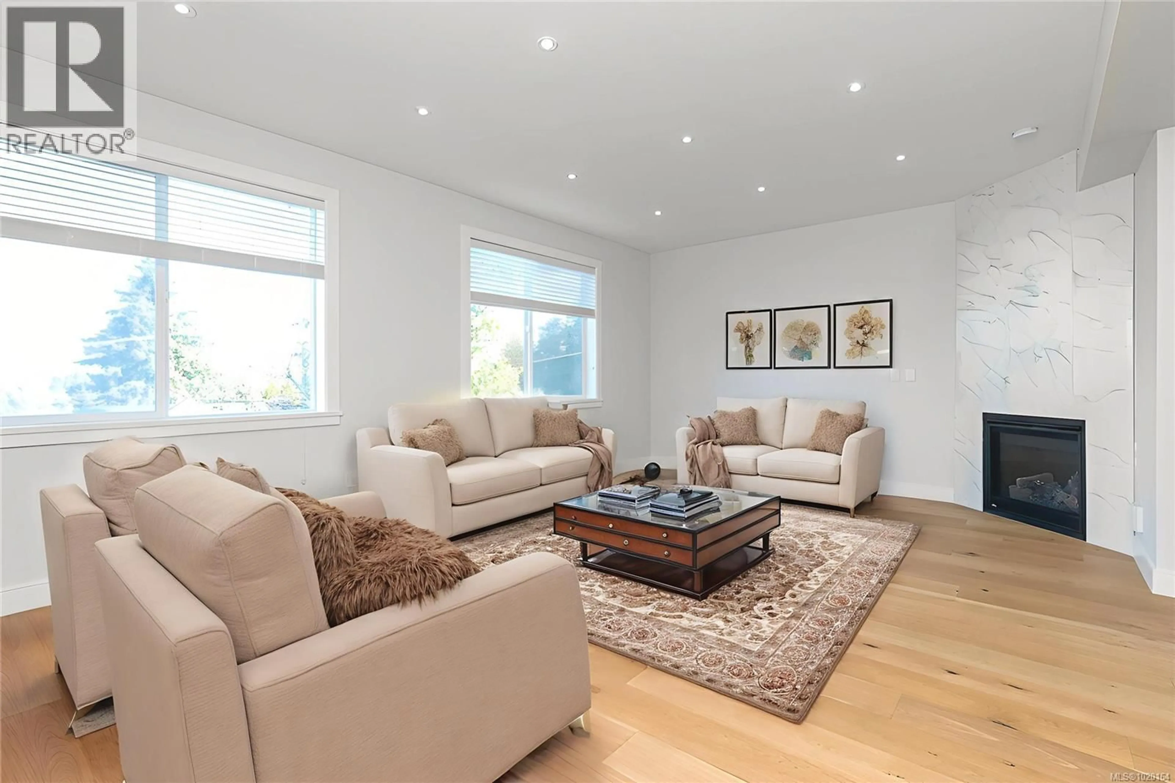 Living room with furniture, wood/laminate floor for 914 PEACE KEEPING CRESCENT, Langford British Columbia V9C2P4
