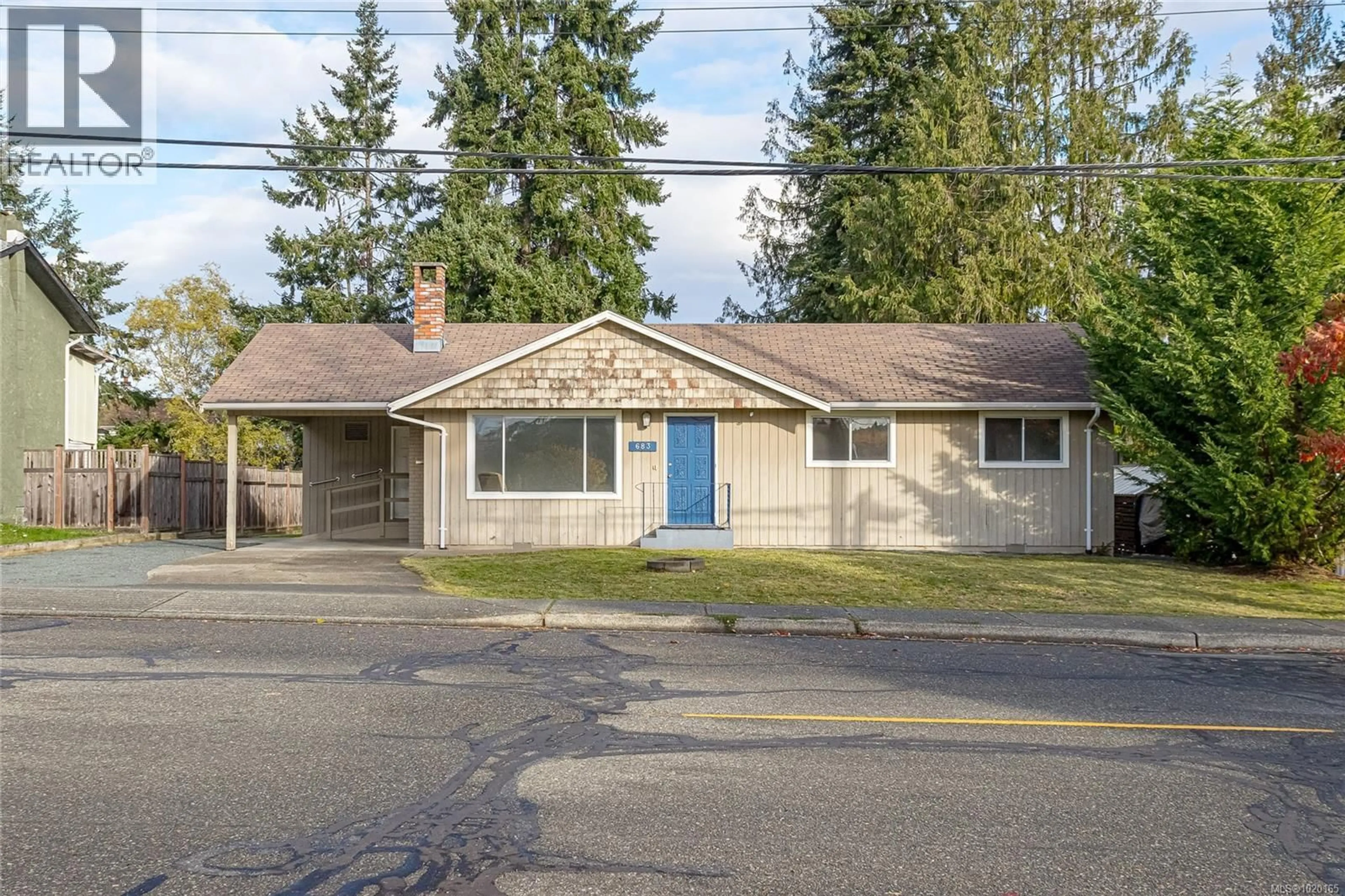 Home with vinyl exterior material, street for 683 MORISON AVENUE, Parksville British Columbia V9P1G4