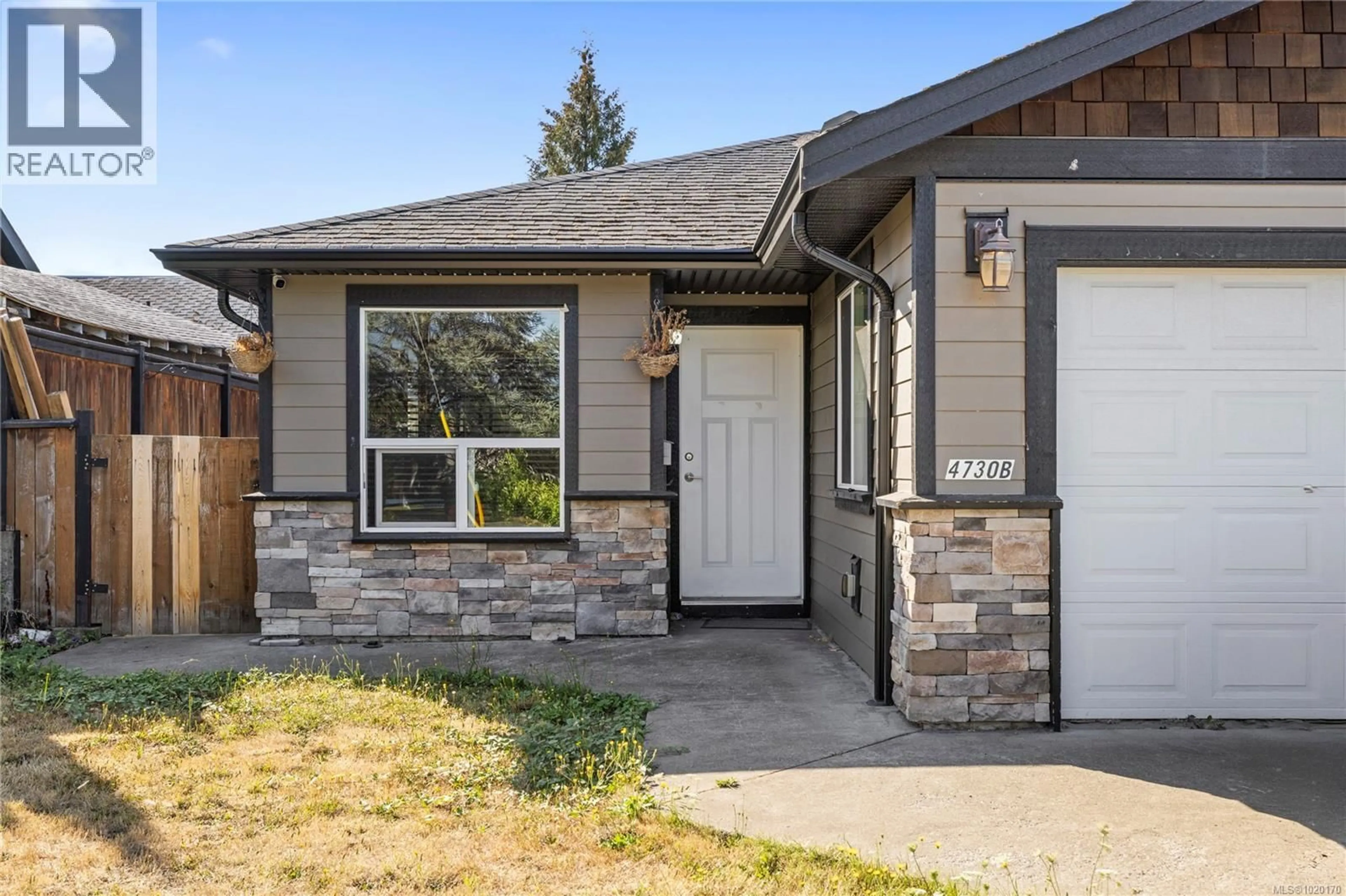 Home with vinyl exterior material, street for B - 4730 ARROWSMITH ROAD, Port Alberni British Columbia V9Y0B9