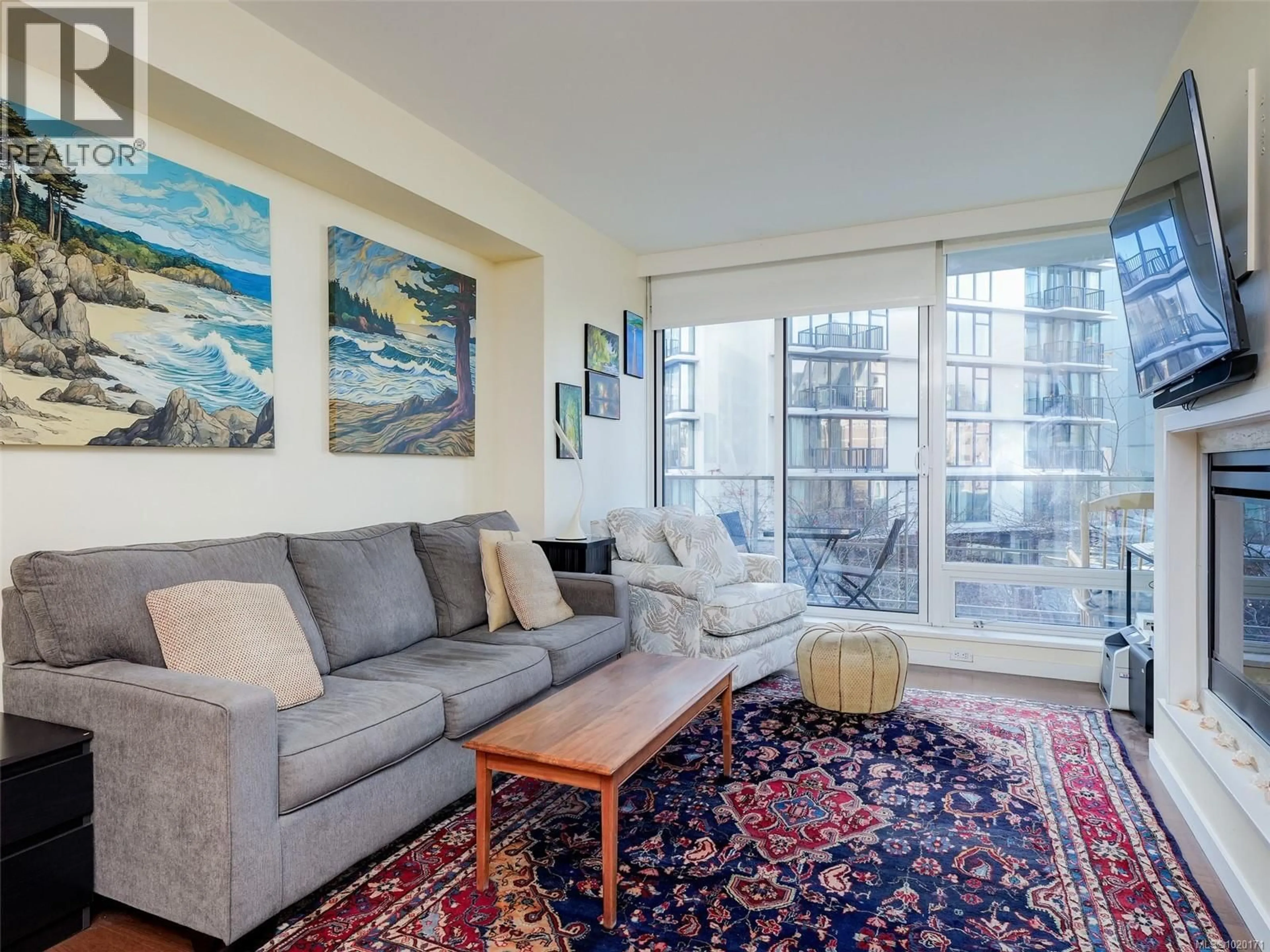 Living room with furniture, carpet floor for 403 - 708 BURDETT AVENUE, Victoria British Columbia V8W0A8