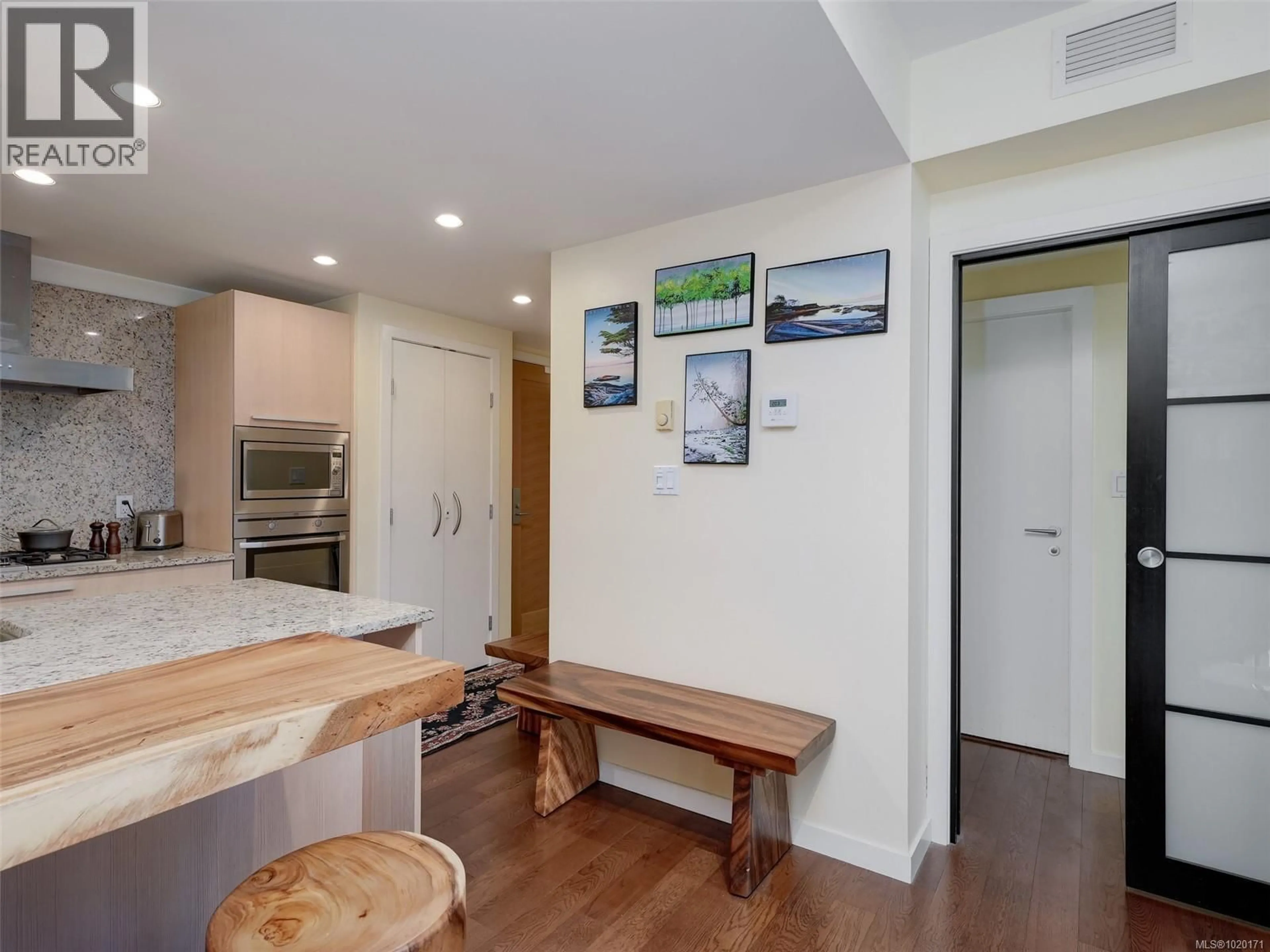 Unknown for 403 - 708 BURDETT AVENUE, Victoria British Columbia V8W0A8