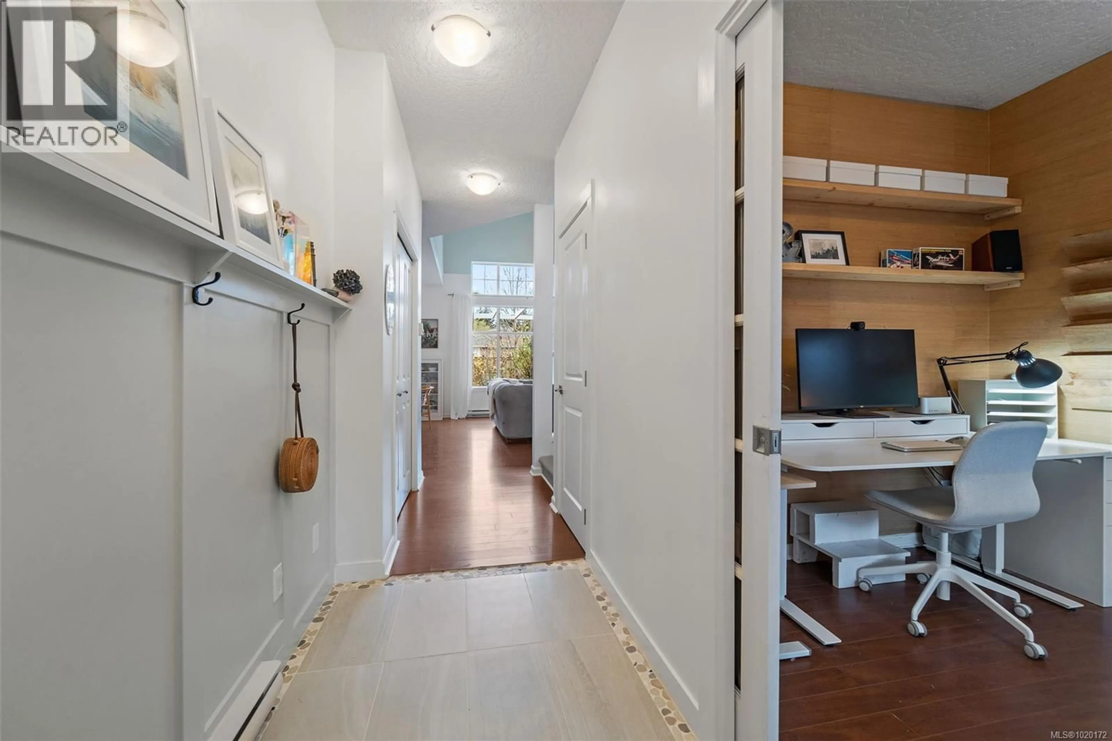 Indoor entryway for 2432 DRIFTWOOD DRIVE, Sooke British Columbia V9Z0Y8