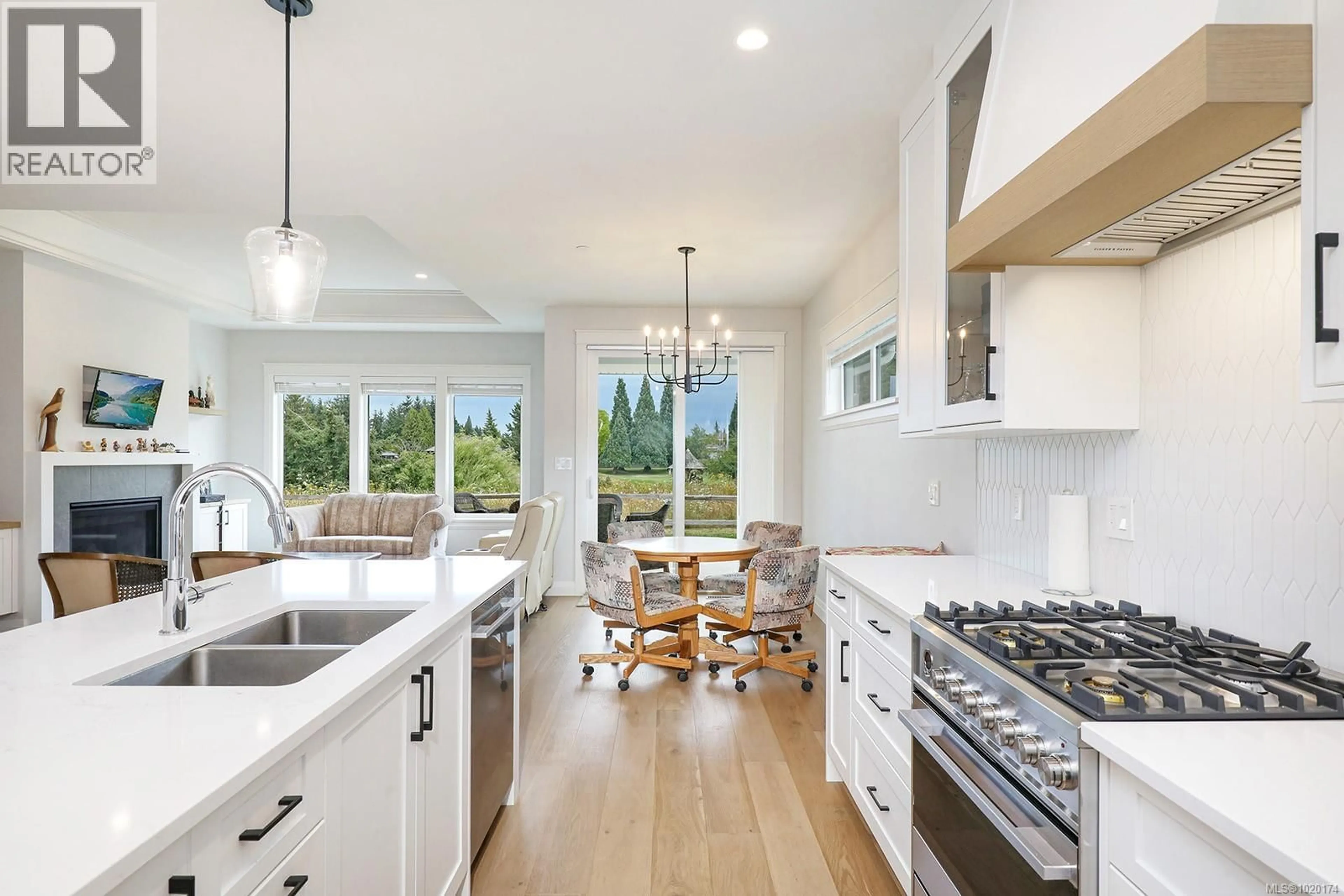 Open concept kitchen, ceramic/tile floor for 124 - 1444 CROWN ISLE DRIVE, Courtenay British Columbia V9N4B2