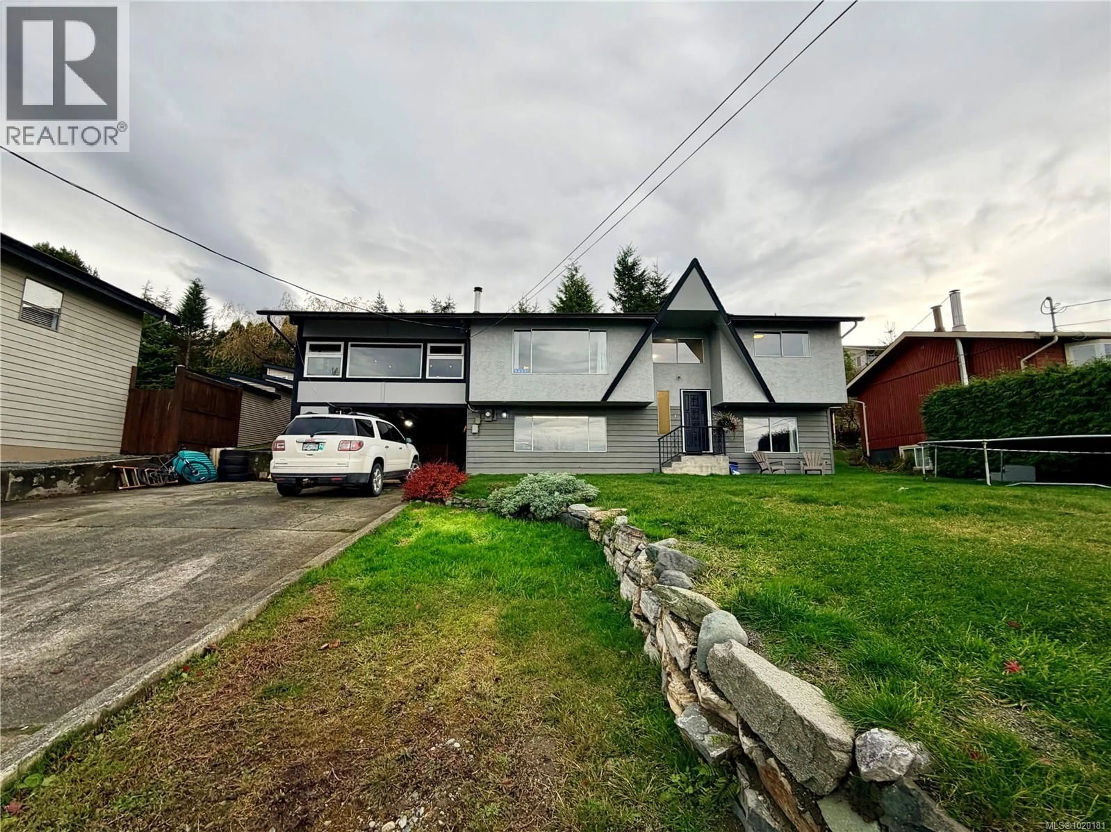 A pic from outside/outdoor area/front of a property/back of a property/a pic from drone, unknown for 2611 CARDENA CRESCENT, Port McNeill British Columbia V0N2R0