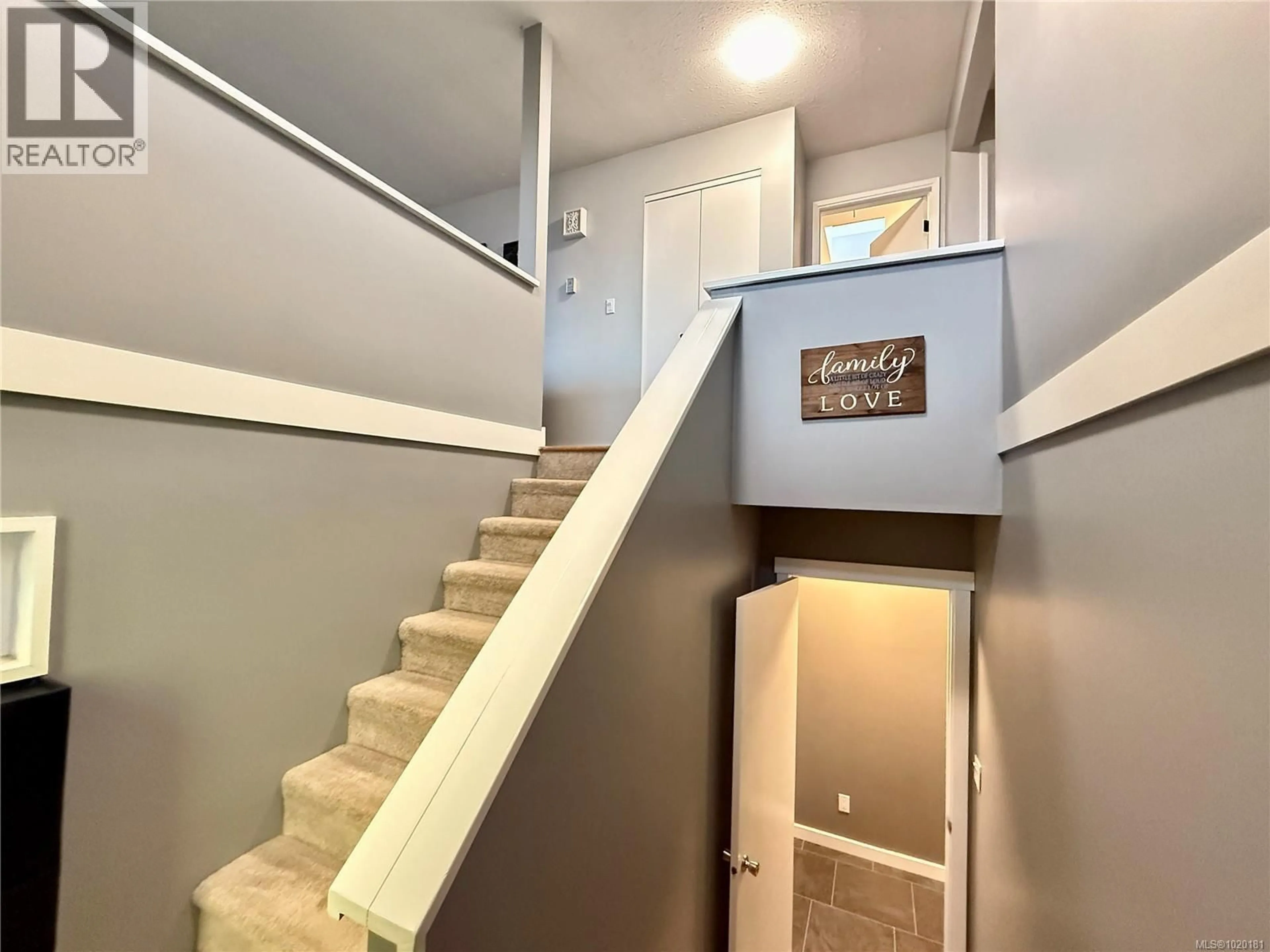 Stairs for 2611 CARDENA CRESCENT, Port McNeill British Columbia V0N2R0
